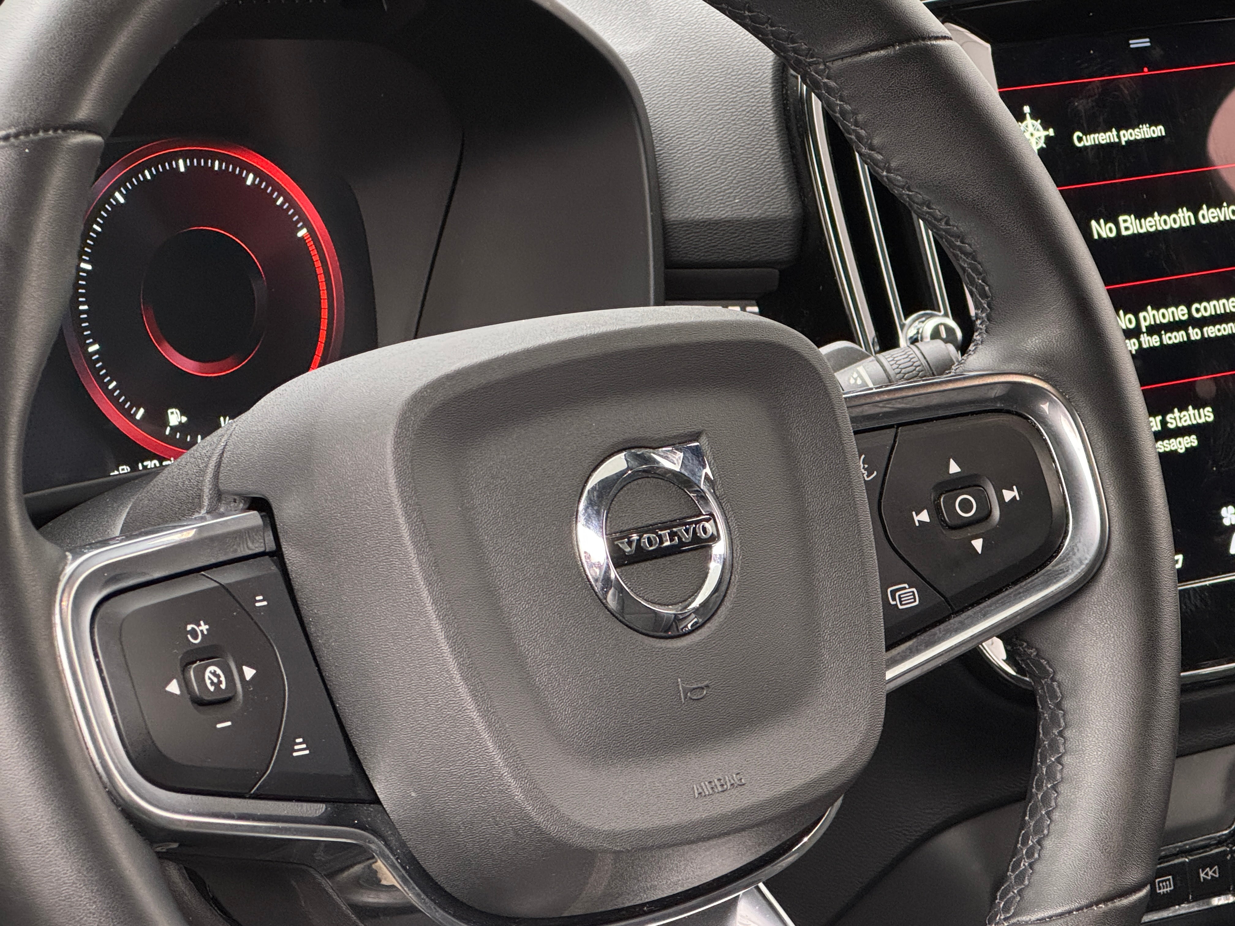 2022 Volvo XC40 T5 R-Design 4