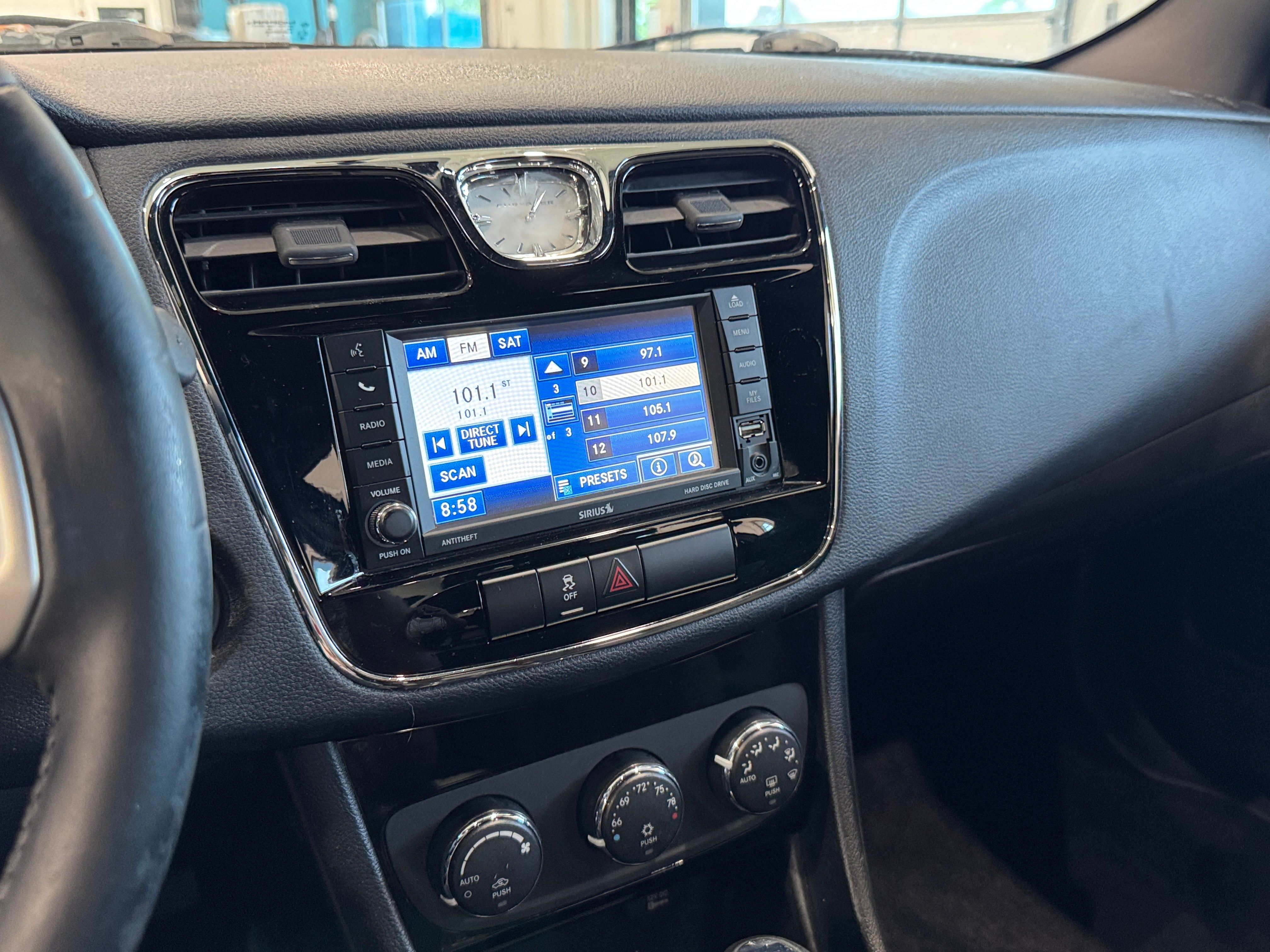 2012 Chrysler 200 Touring 4