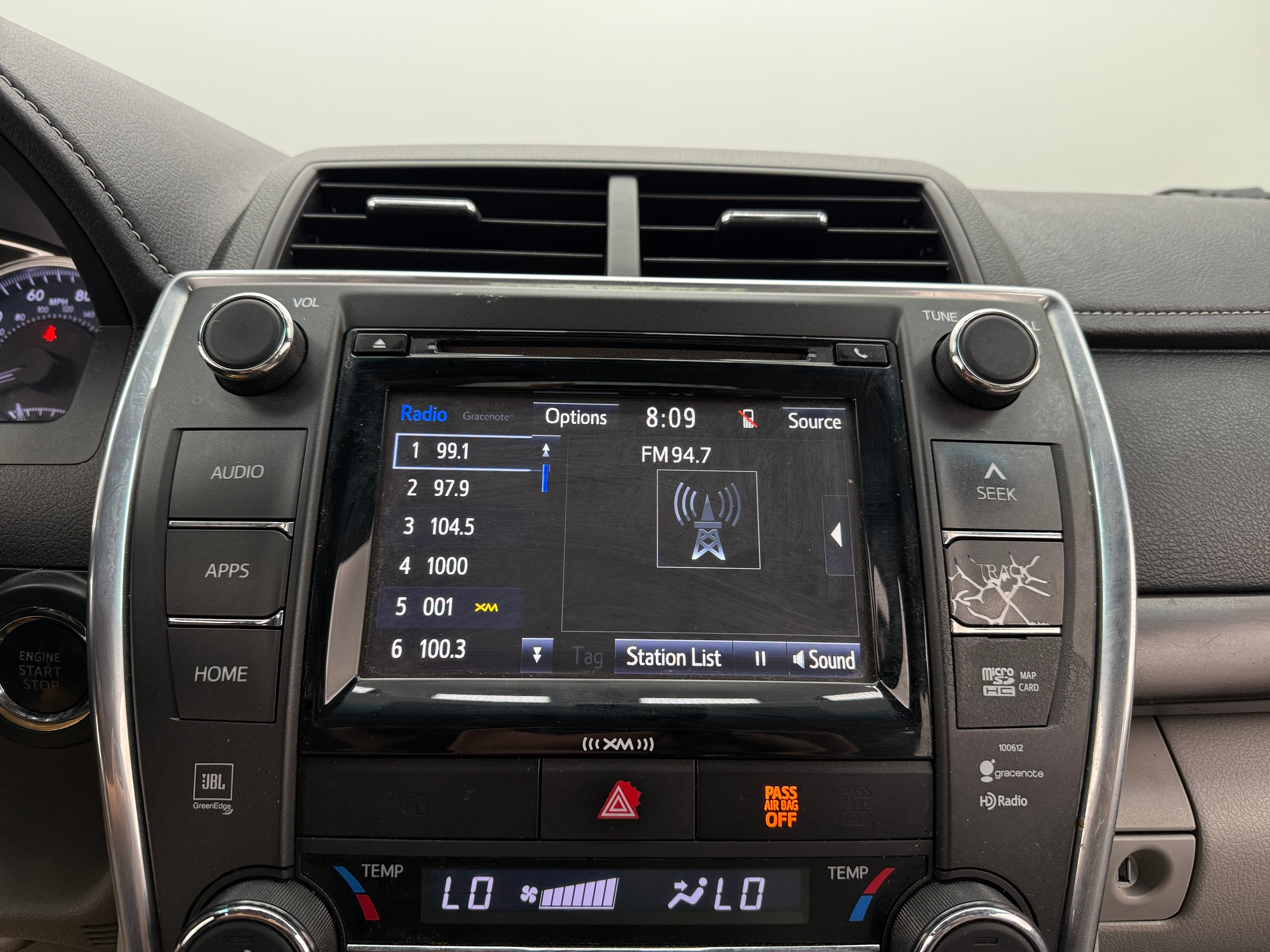 2017 Toyota Camry XLE 3