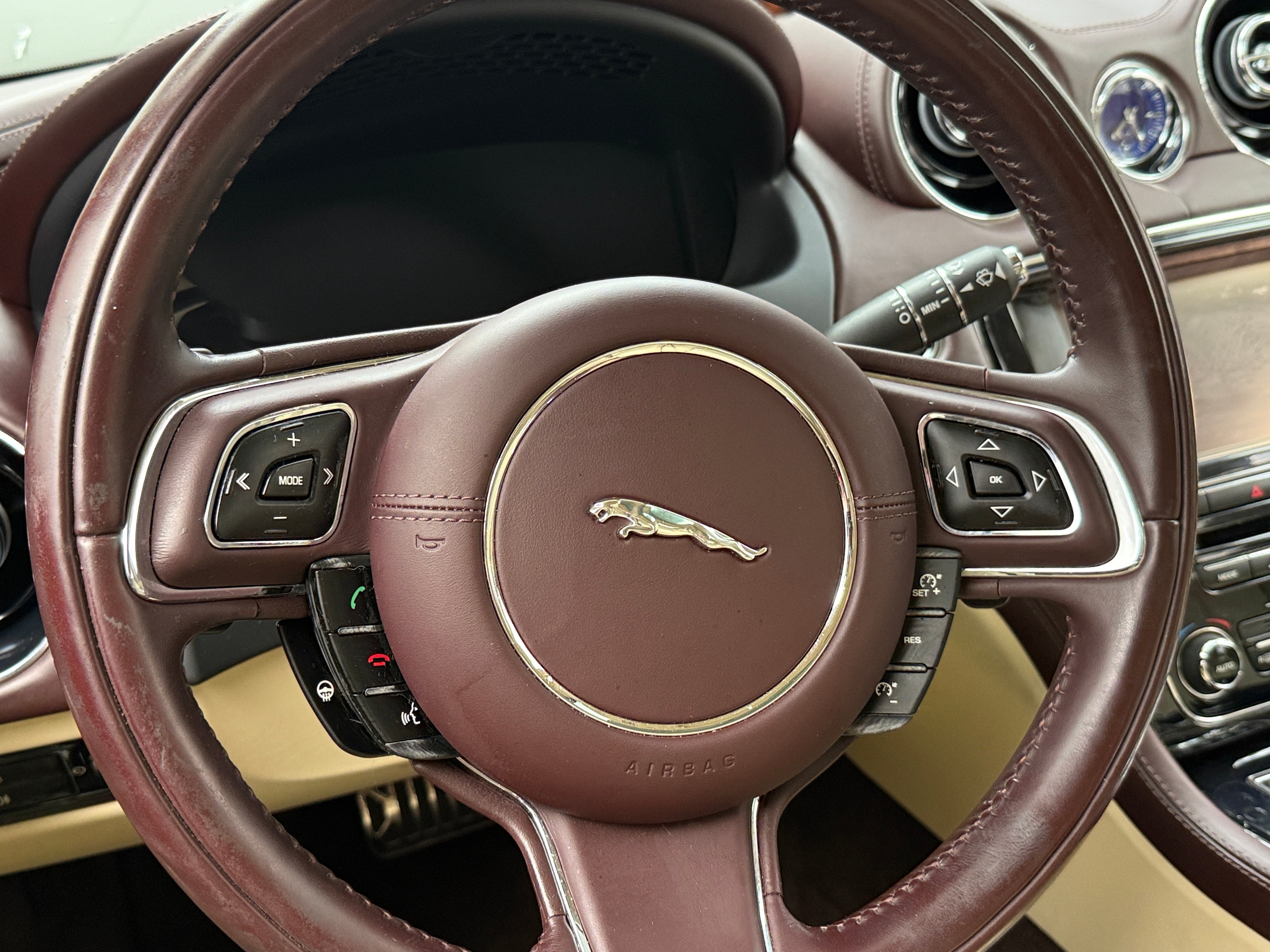 2011 Jaguar XJ R-Sport 4