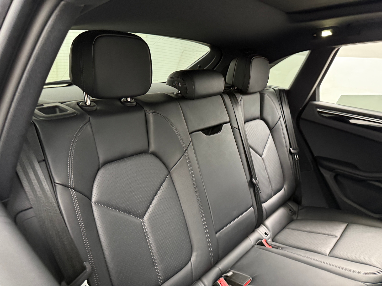 Thumbnail: 2025 Porsche Macan - 5