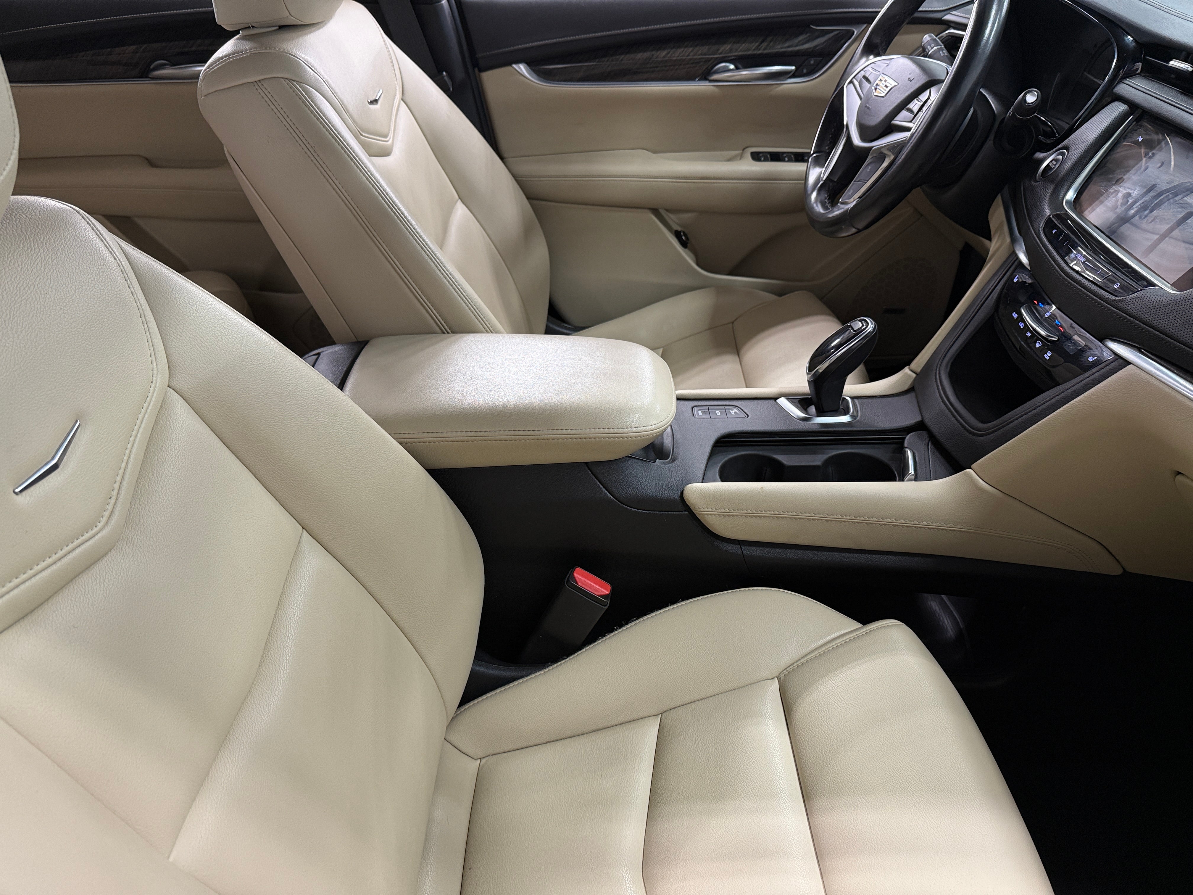 Image 5 of 2019 Cadillac XT5 base