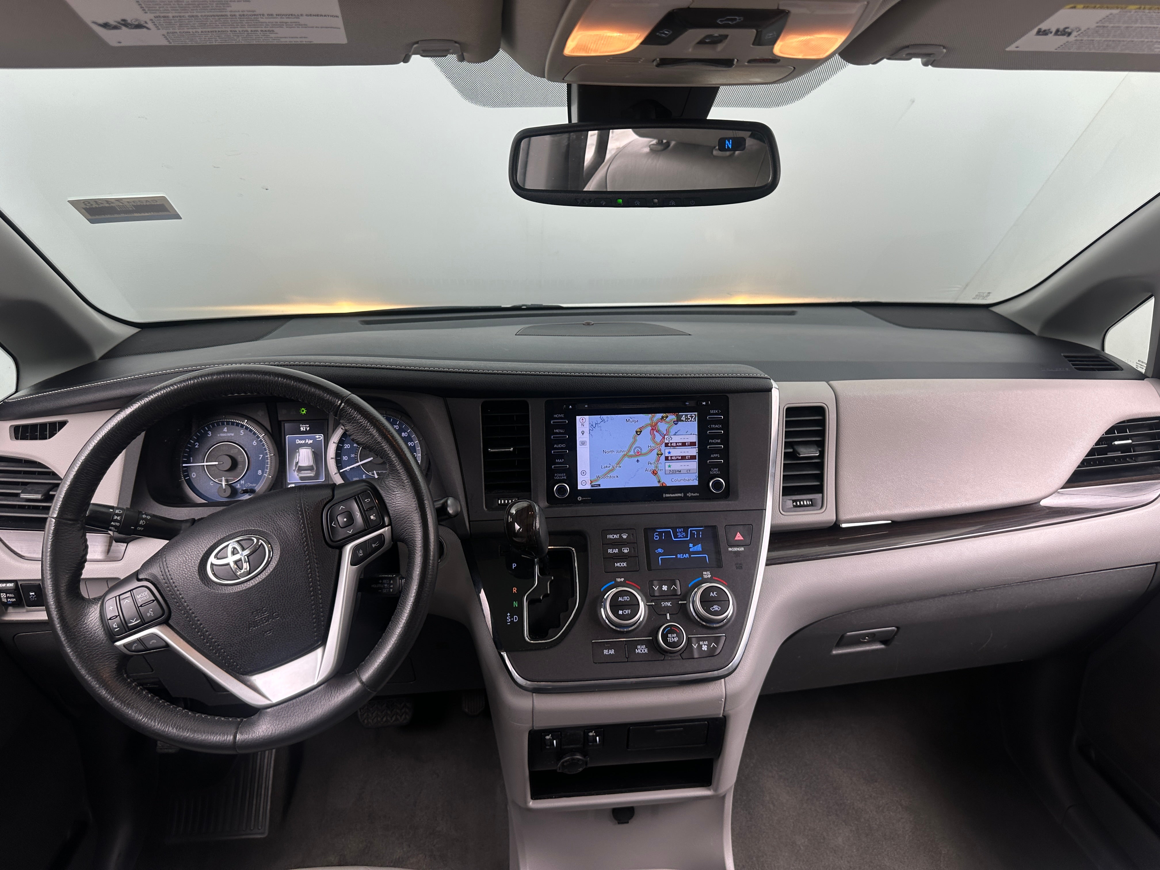 2018 Toyota Sienna XLE 2