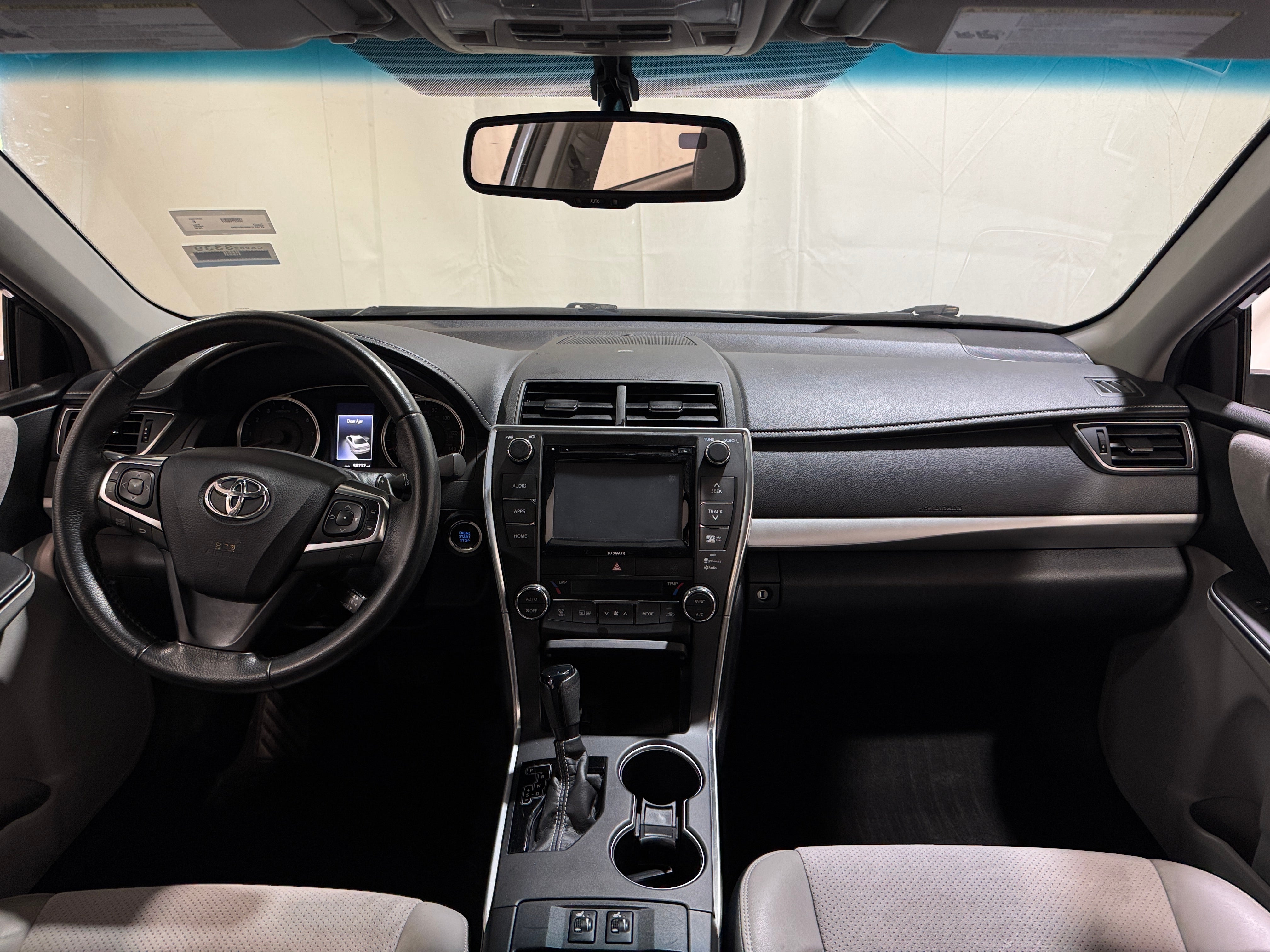 2016 Toyota Camry XSE 3