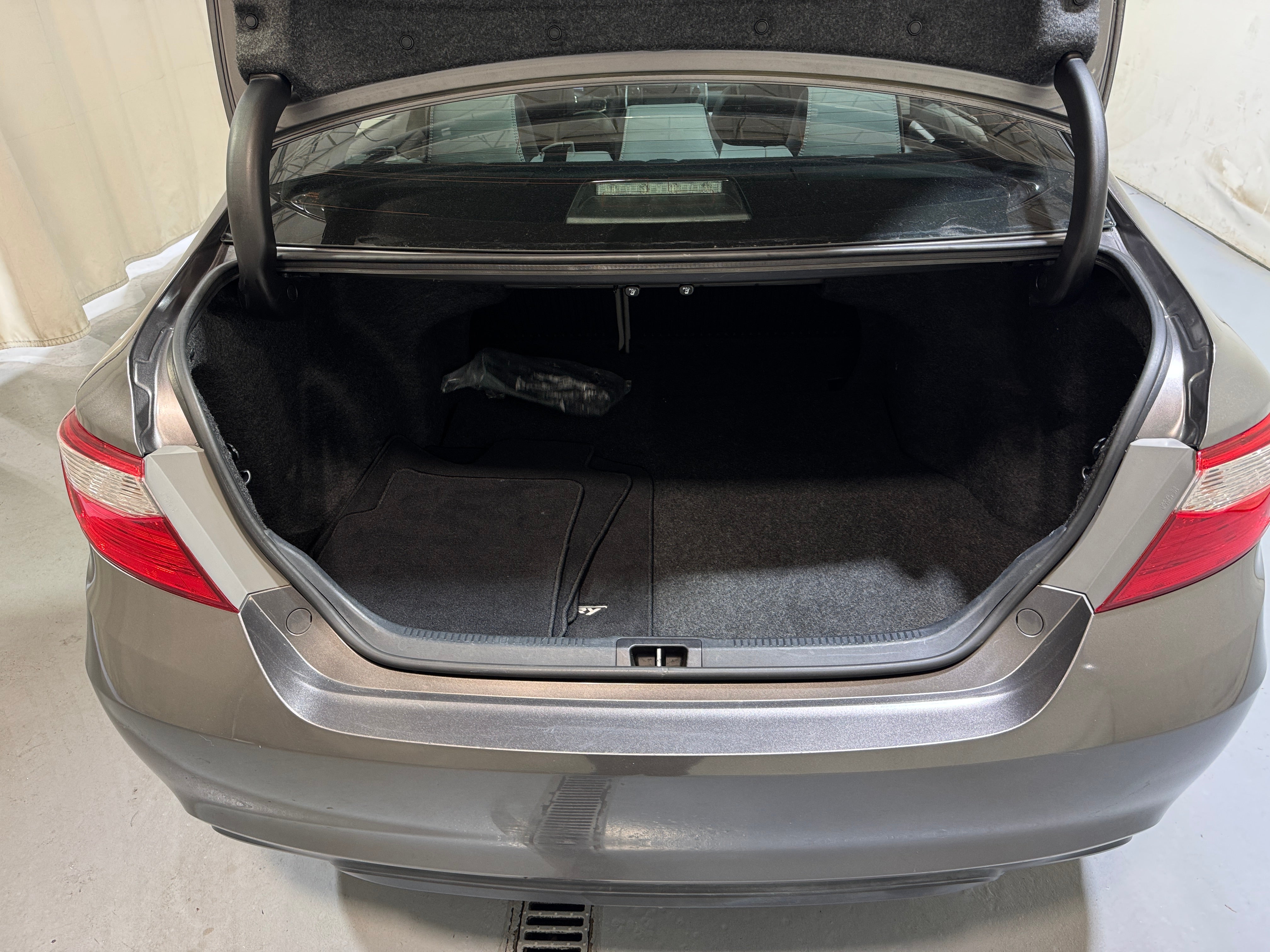 2016 Toyota Camry XSE 7