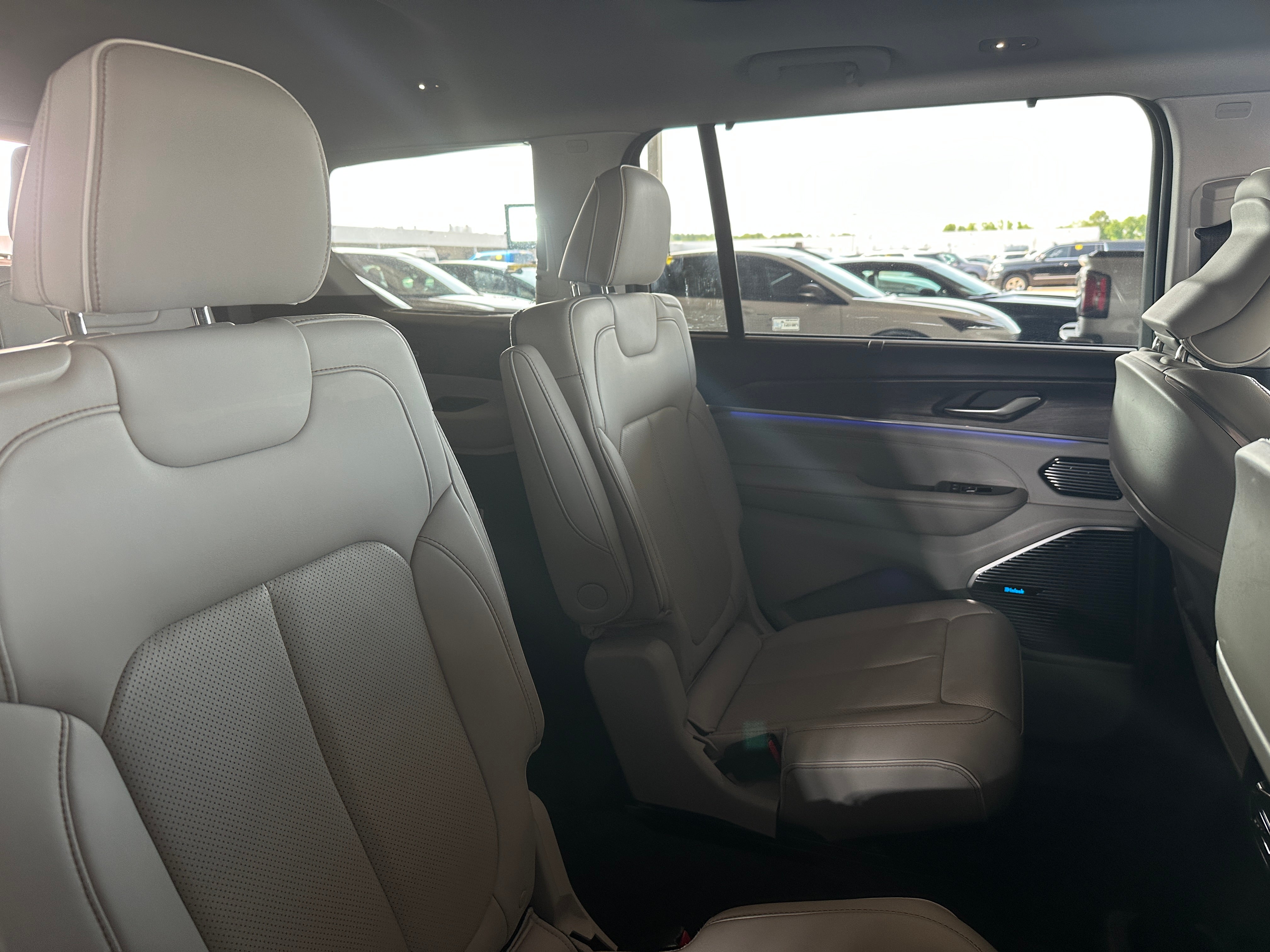 2022 Jeep Grand Cherokee L Overland 5