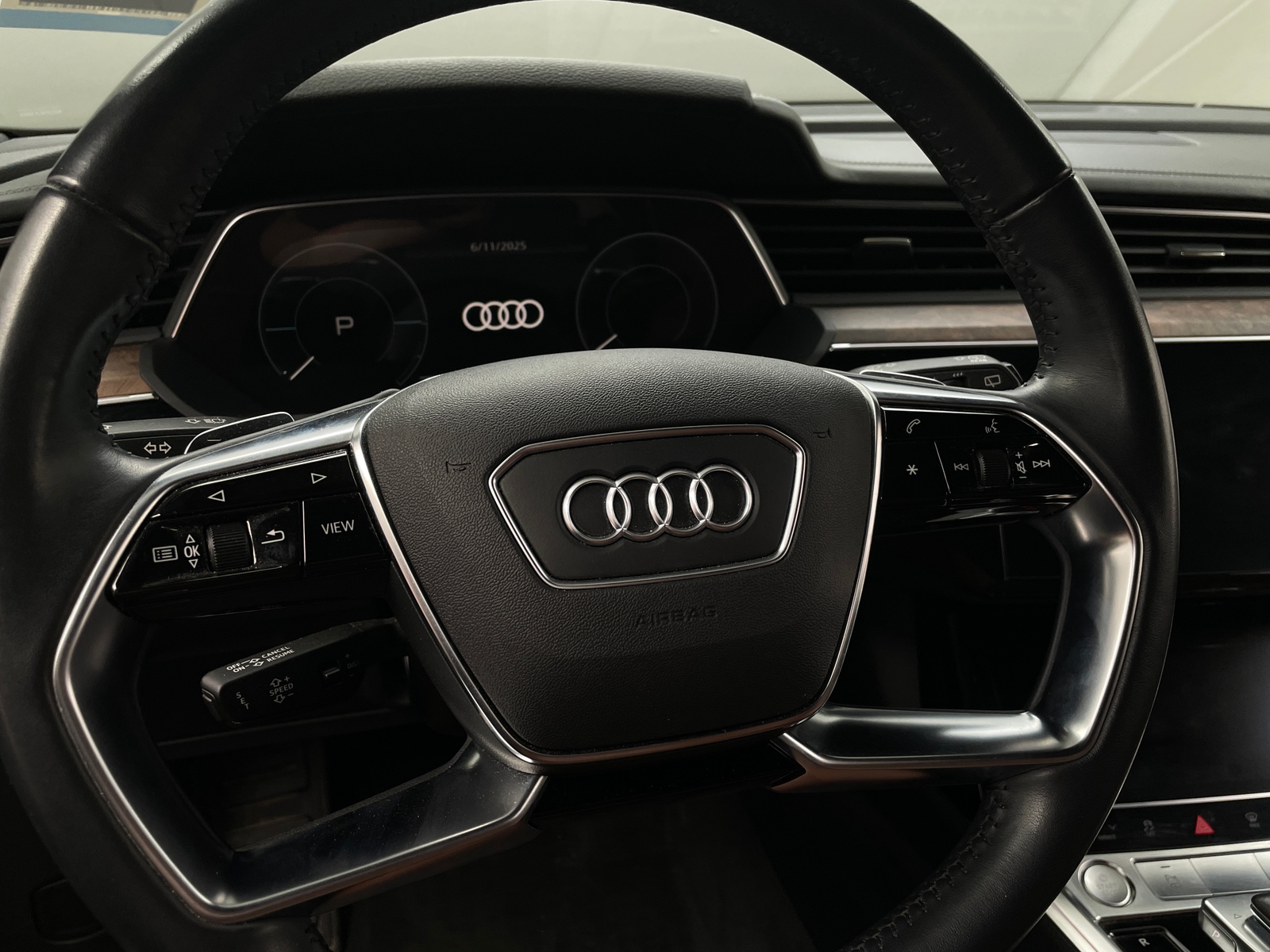 Thumbnail: 2019 Audi e-tron - 4