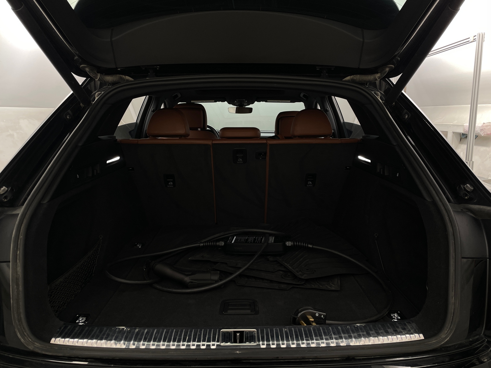 Thumbnail: 2019 Audi e-tron - 6