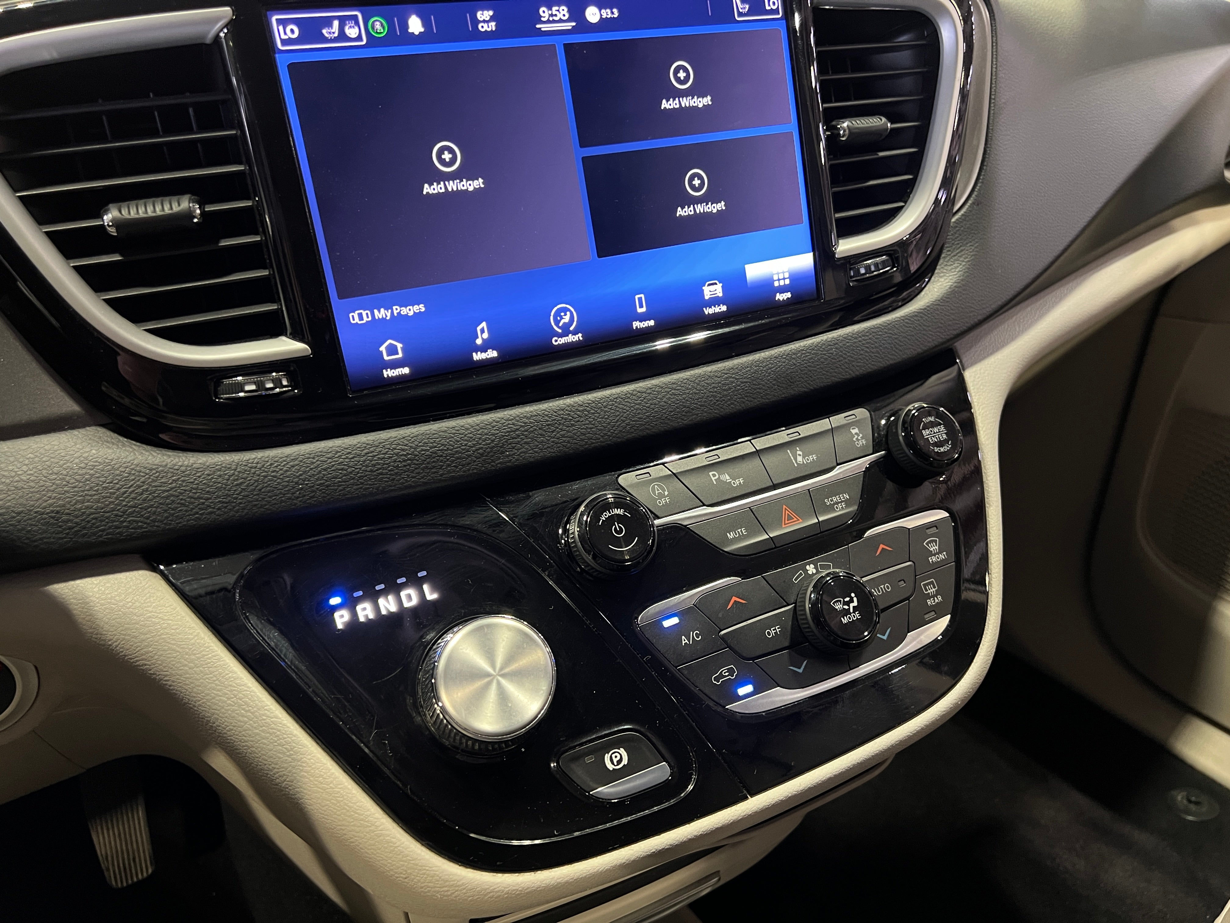 2021 Chrysler Pacifica Touring L 3