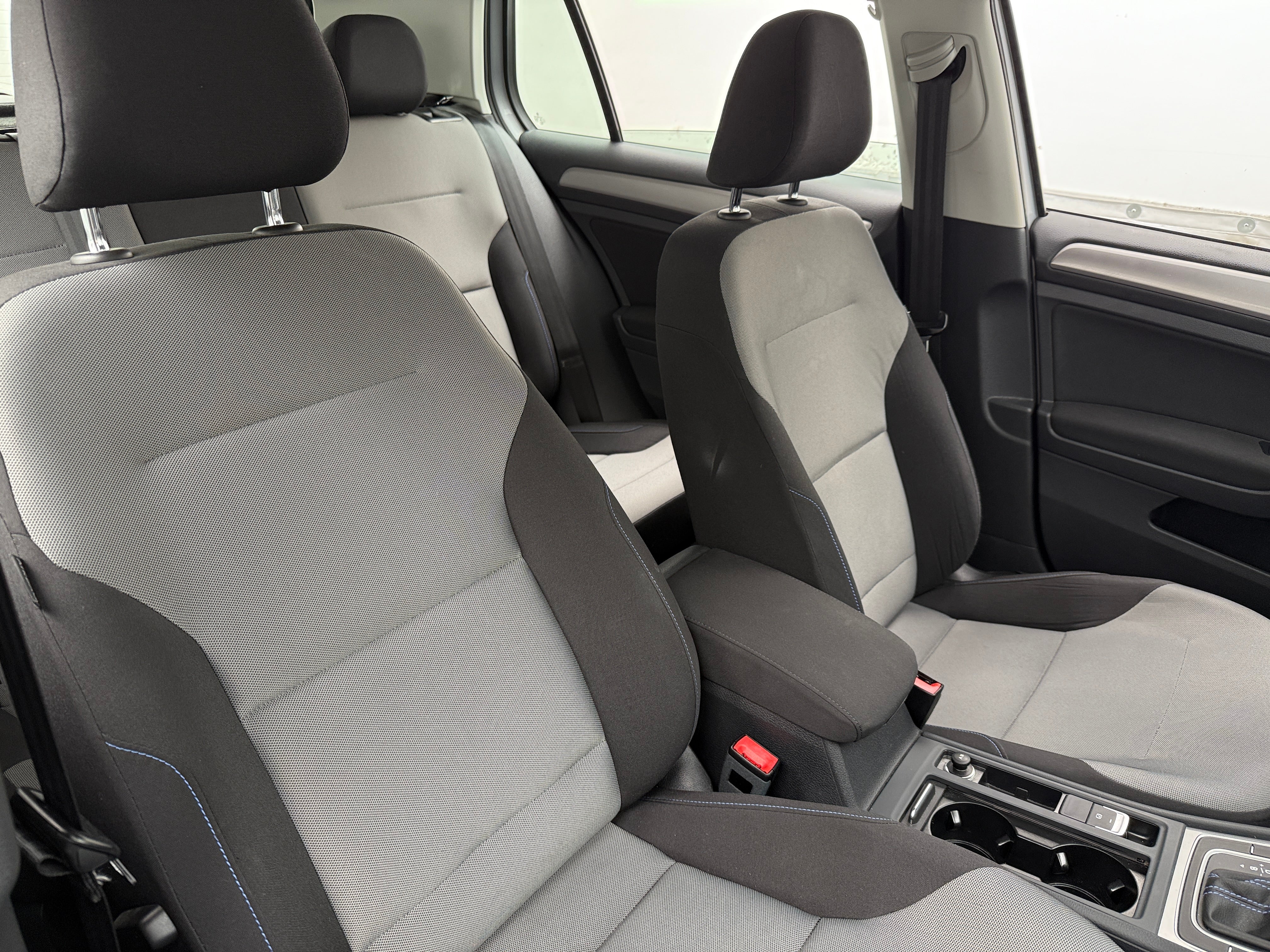 2016 Volkswagen e-Golf SE 2