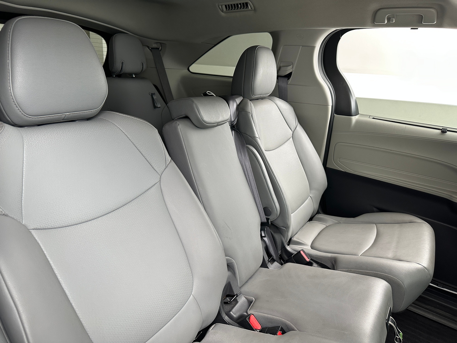 Thumbnail: 2022 Toyota Sienna - 5