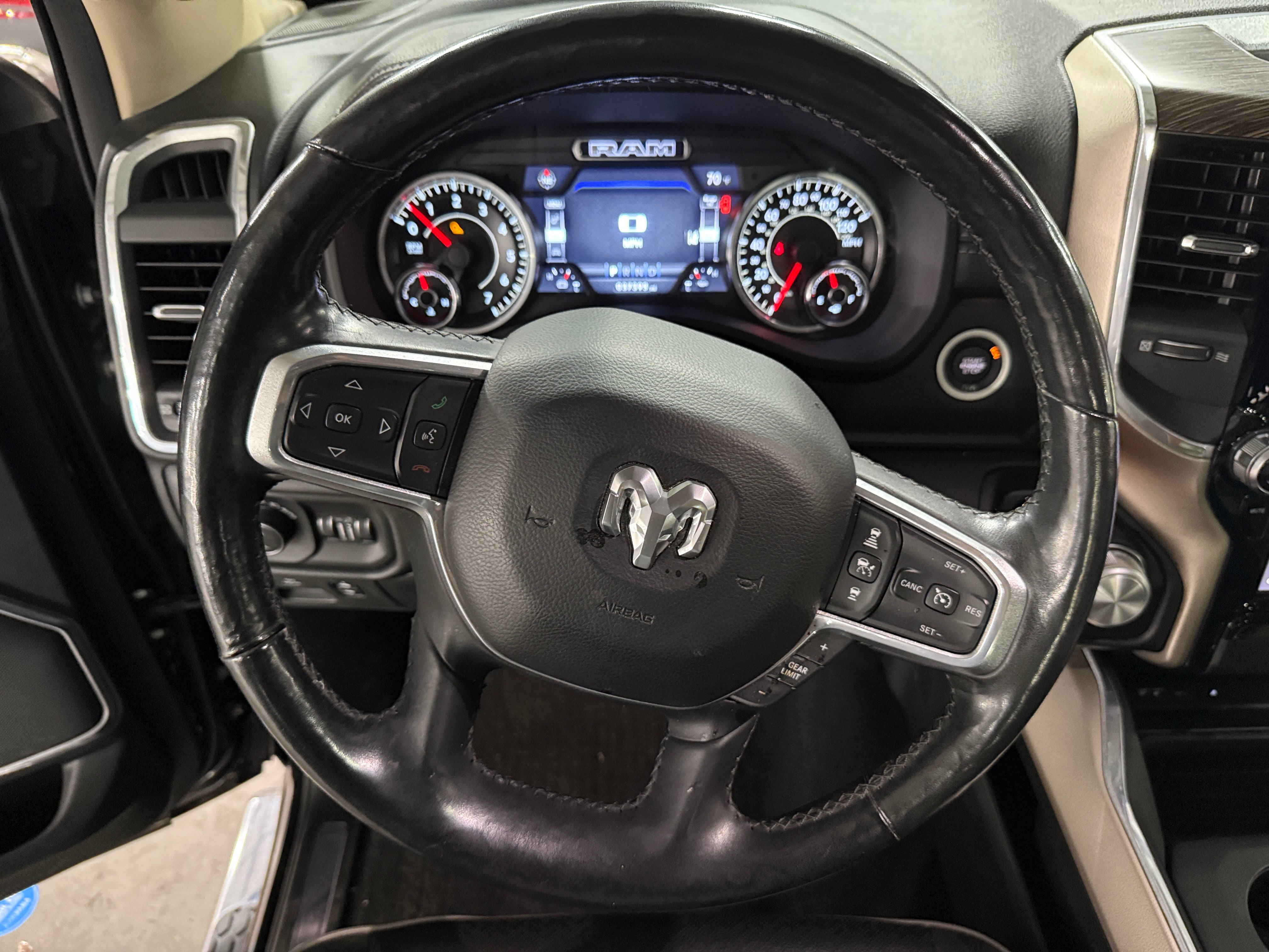 2019 RAM 1500 Laramie 4
