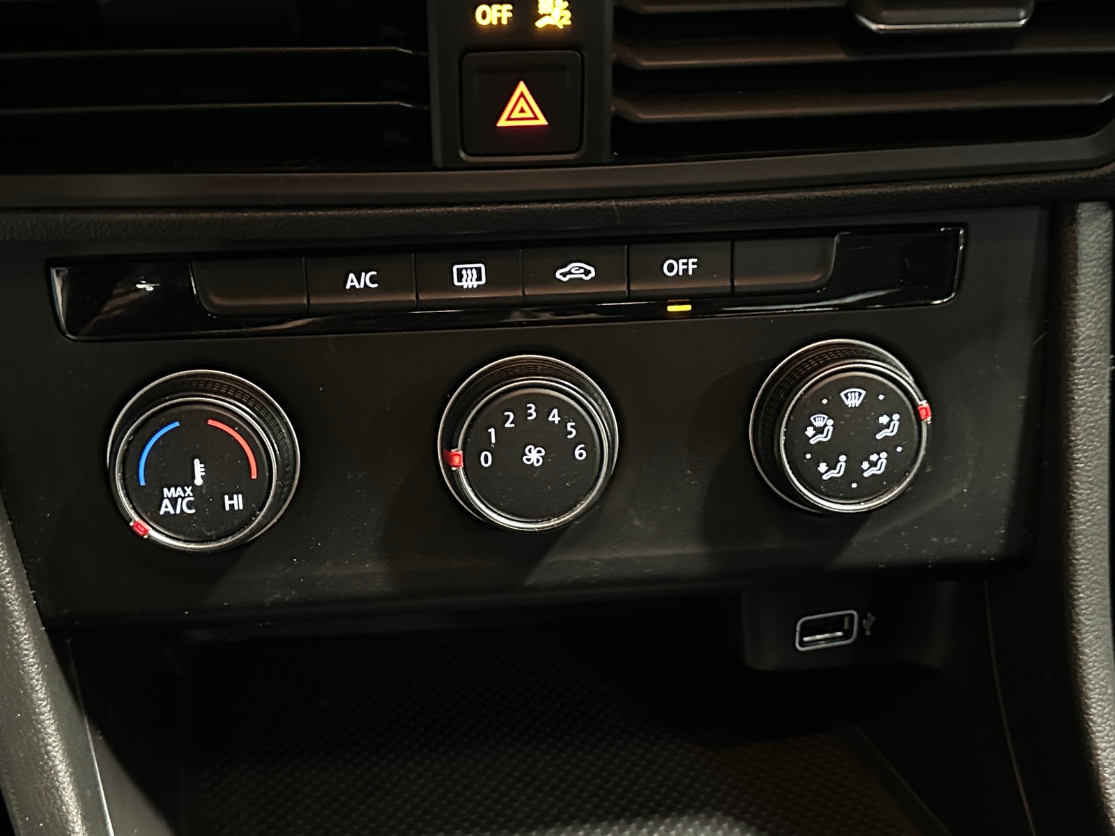Thumbnail: 2019 Volkswagen Jetta - 4