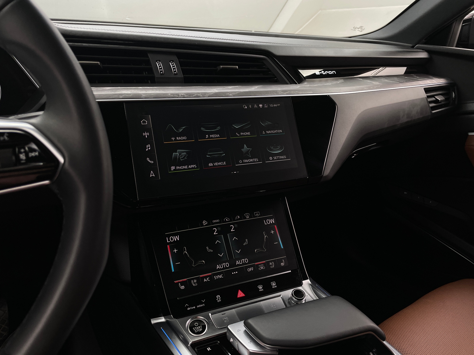 Thumbnail: 2022 Audi e-tron - 3