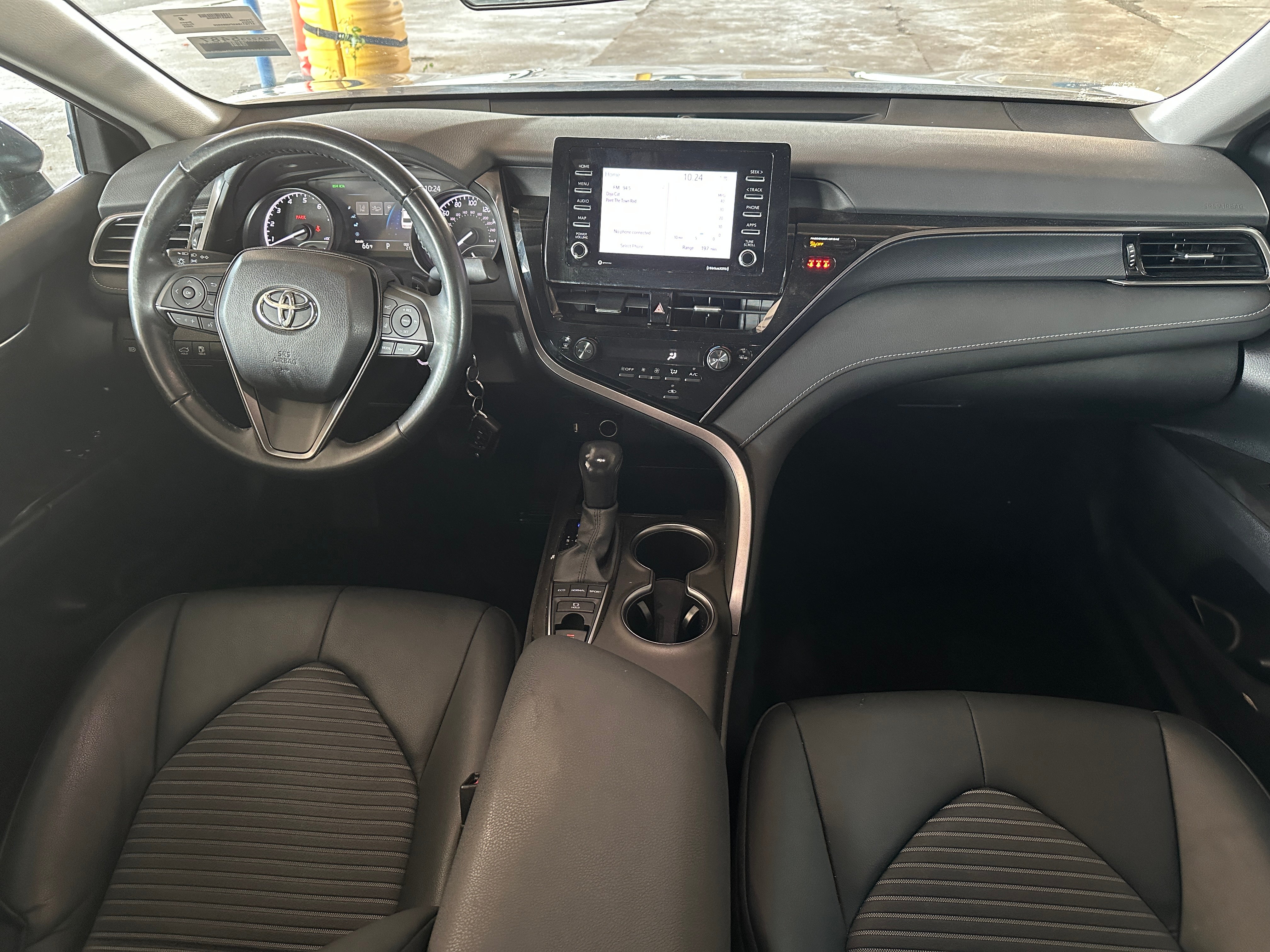 2023 Toyota Camry SE 3