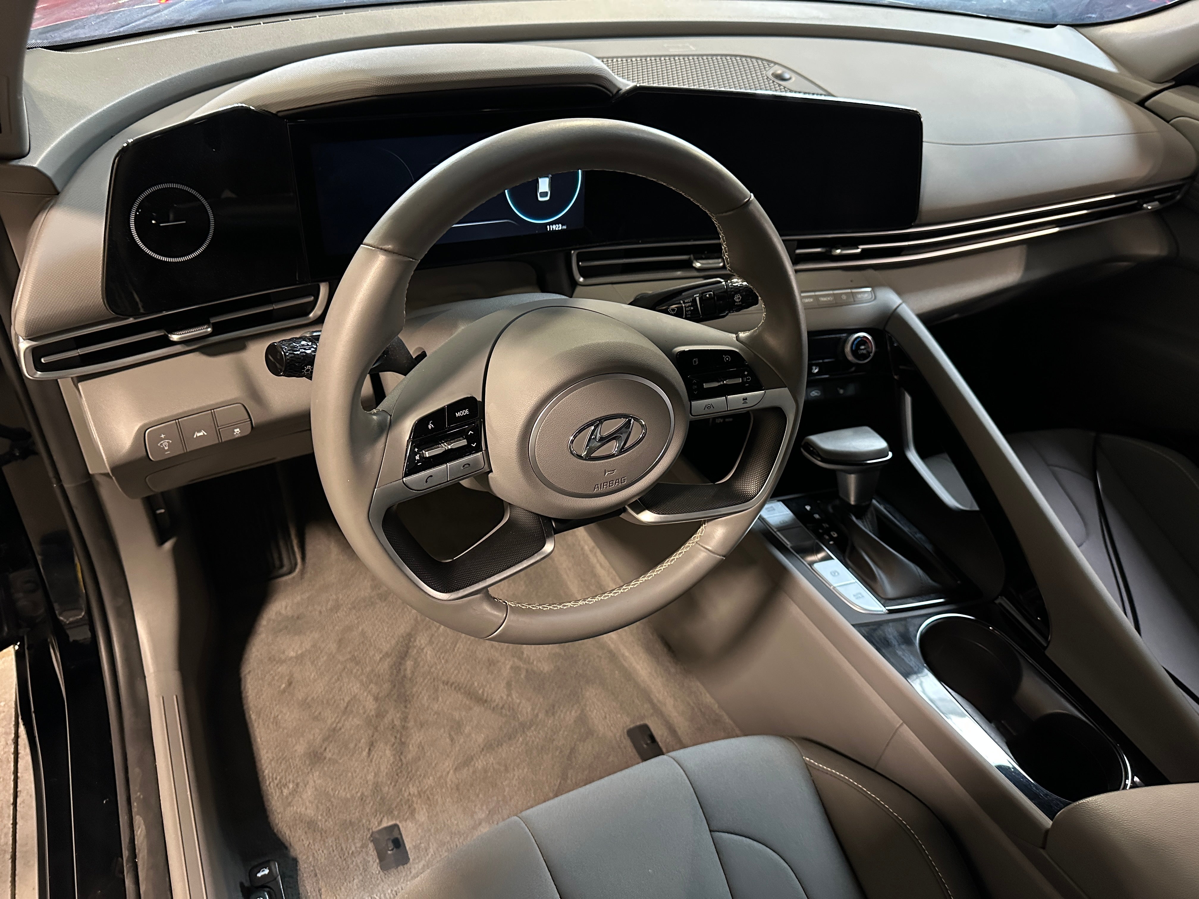 Thumbnail: 2023 Hyundai Elantra - 3