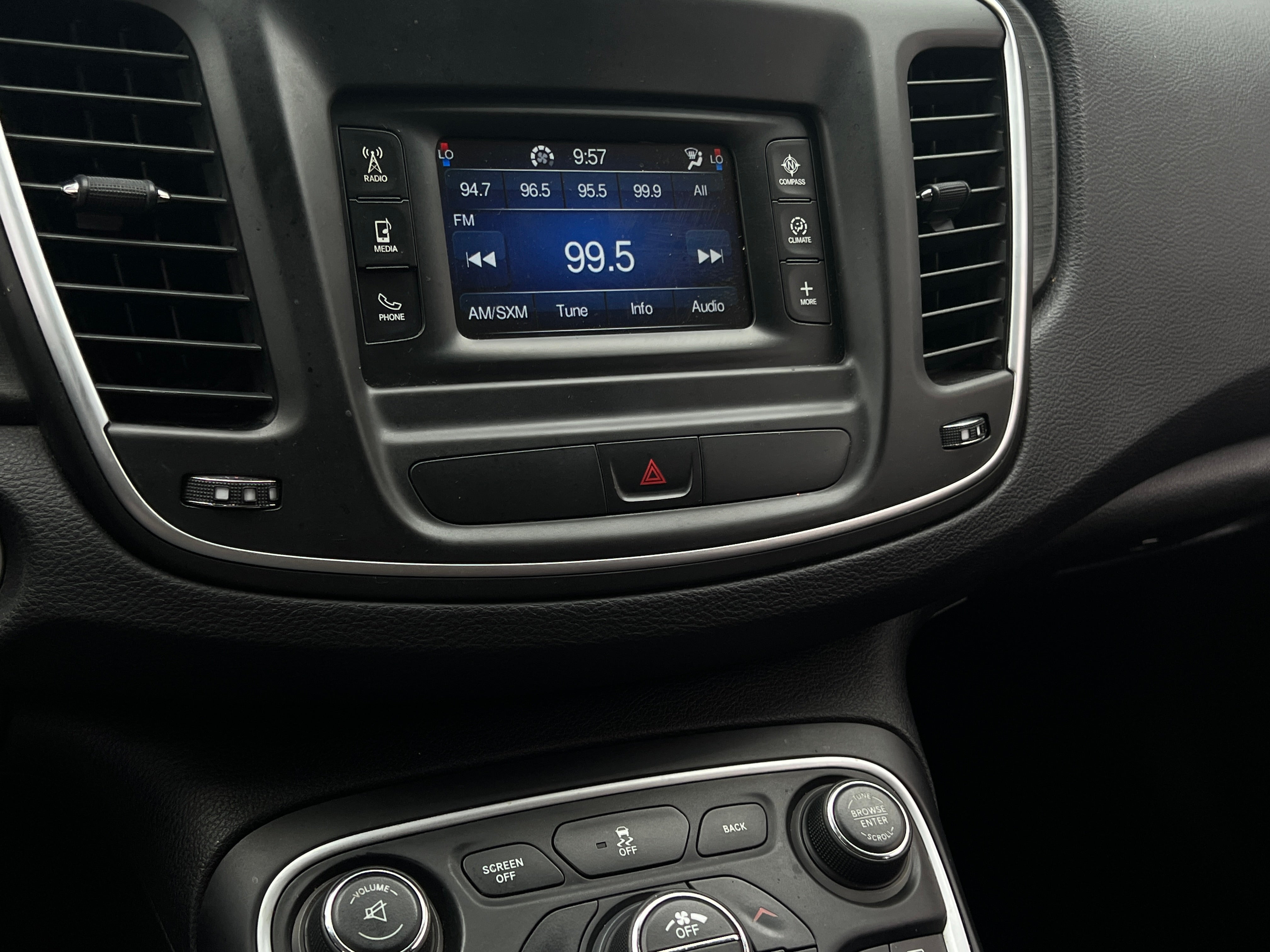 2015 Chrysler 200 Limited 4