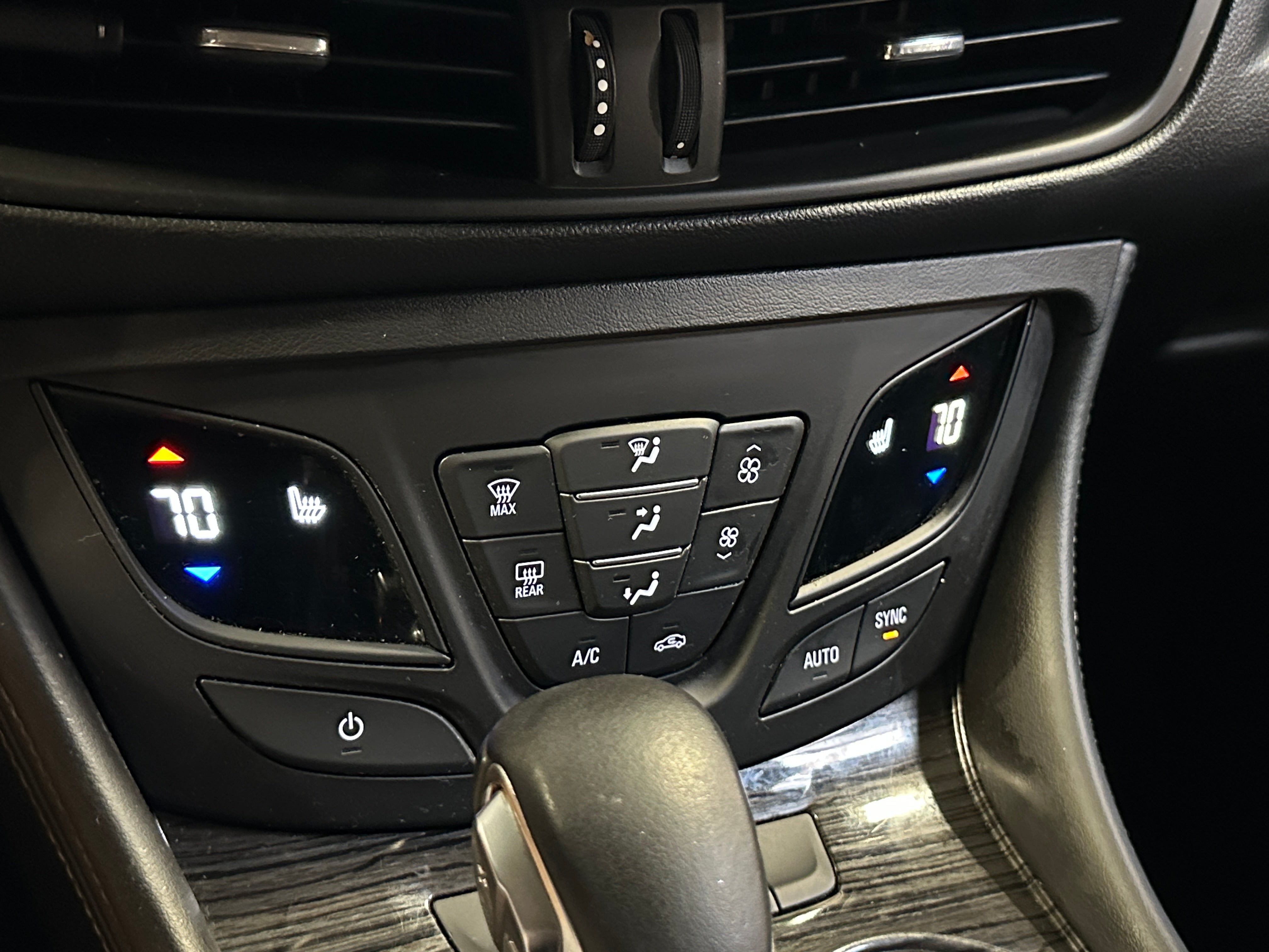 2018 Buick Envision Essence 3