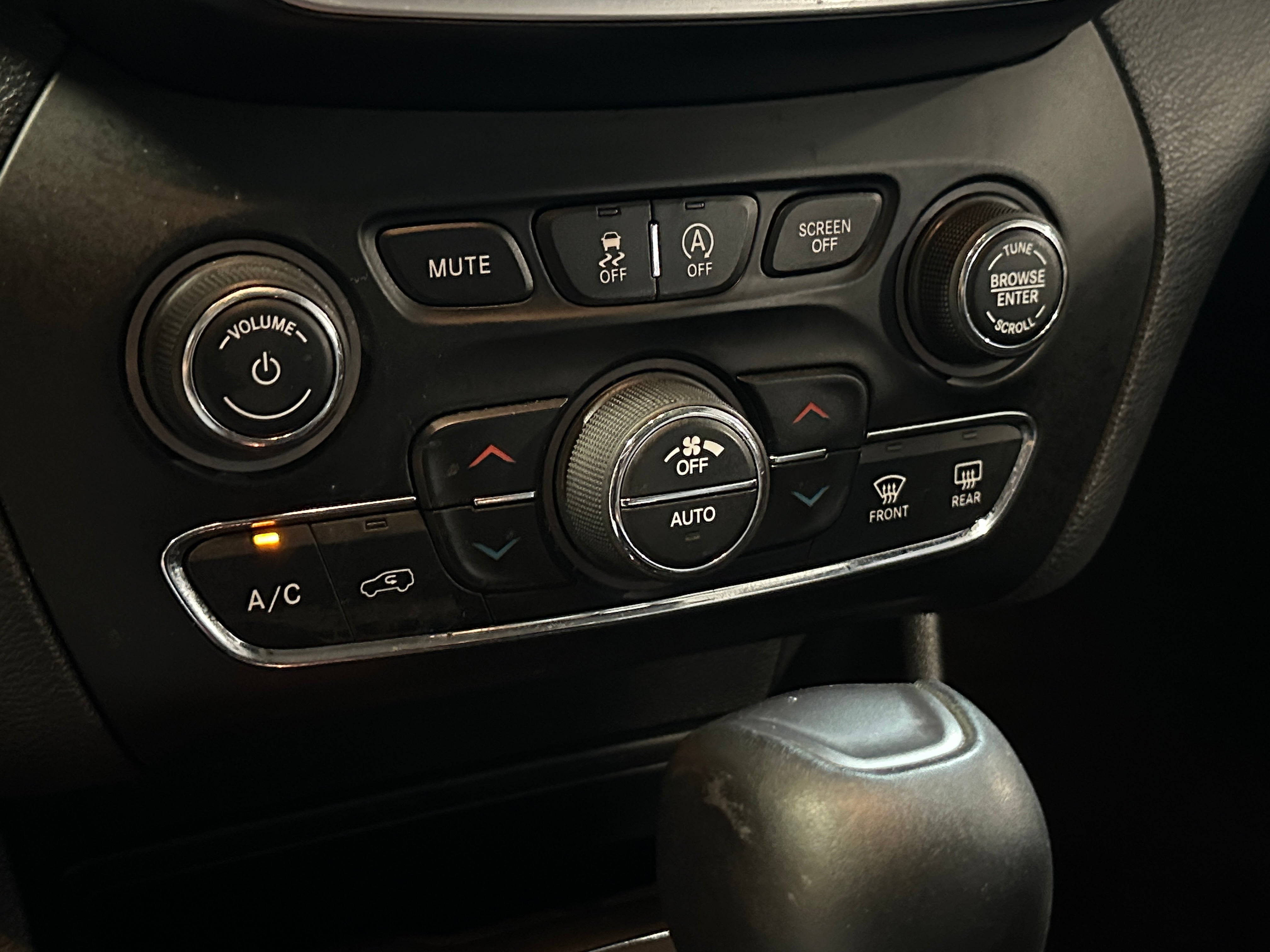 2019 Jeep Cherokee Limited Edition 3