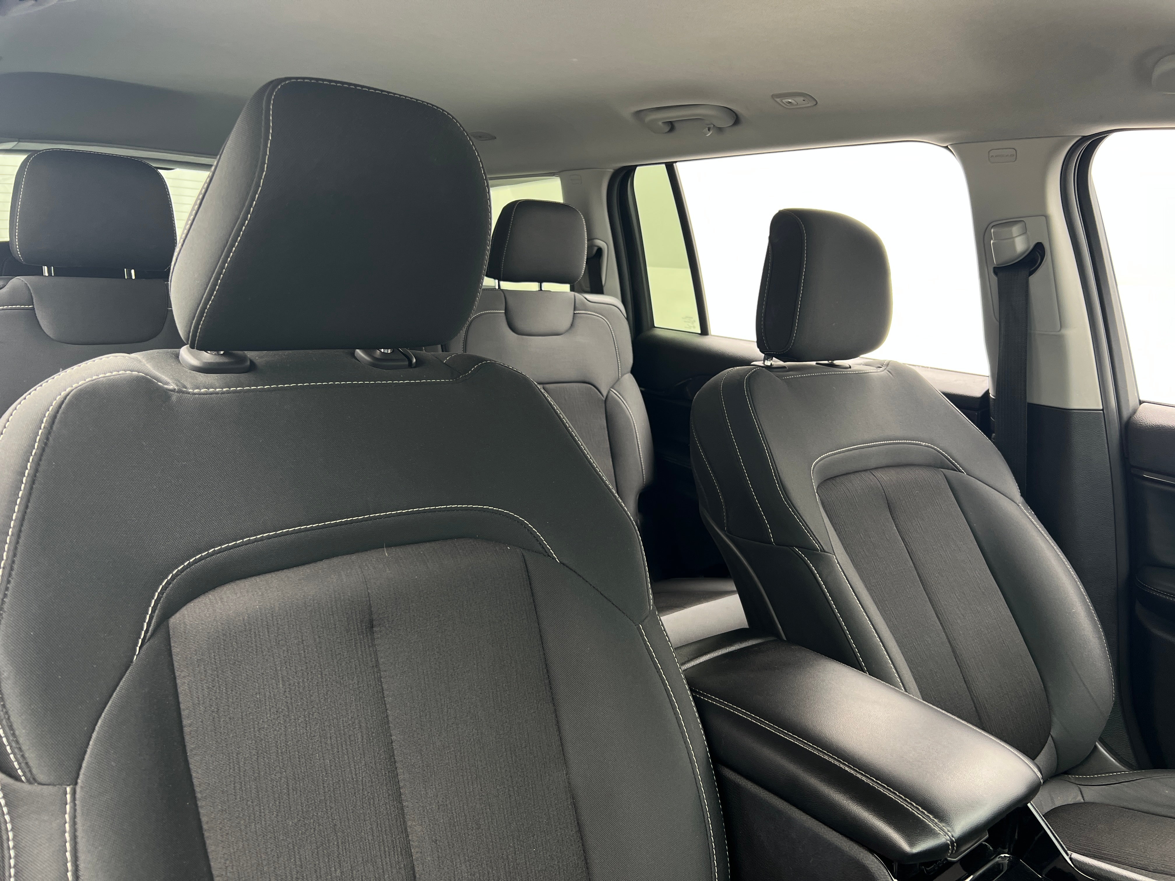 2022 Jeep Grand Cherokee L Laredo 2