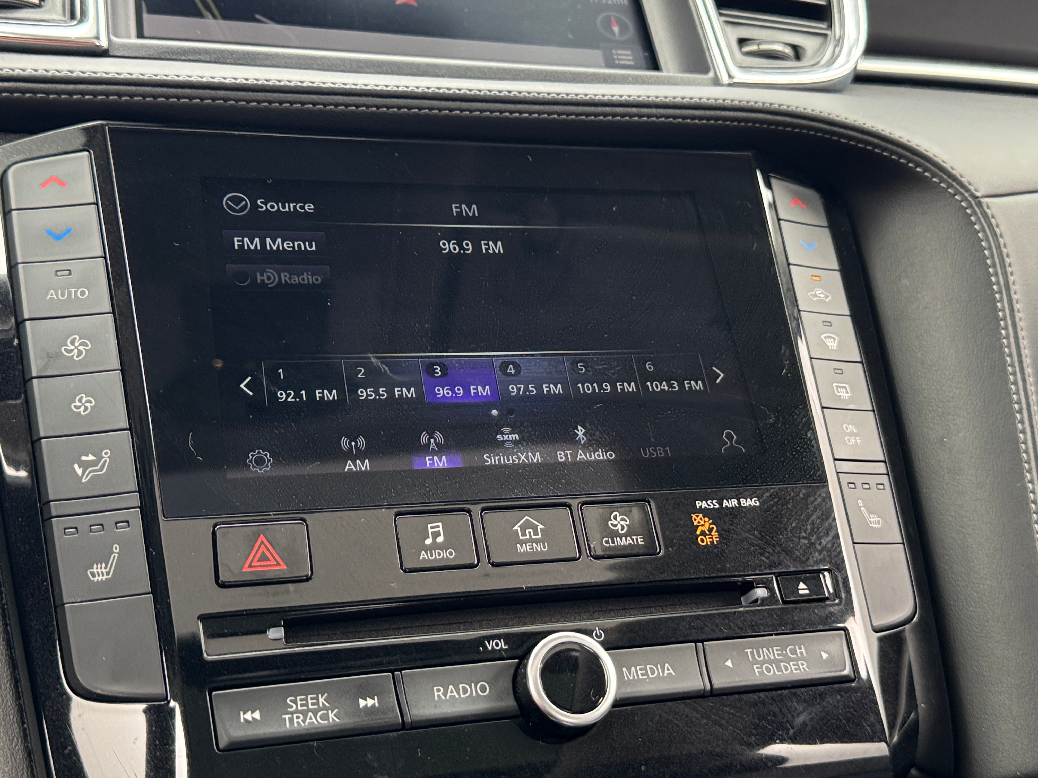 2021 INFINITI QX50 Essential 3