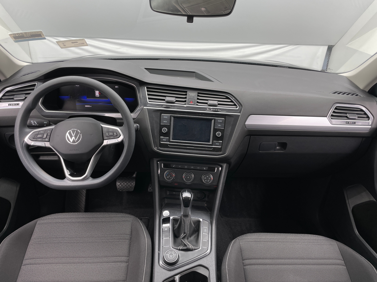 Thumbnail: 2023 Volkswagen Tiguan - 3