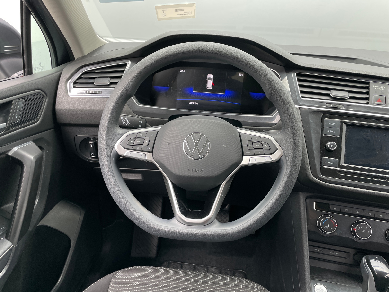 Thumbnail: 2023 Volkswagen Tiguan - 5