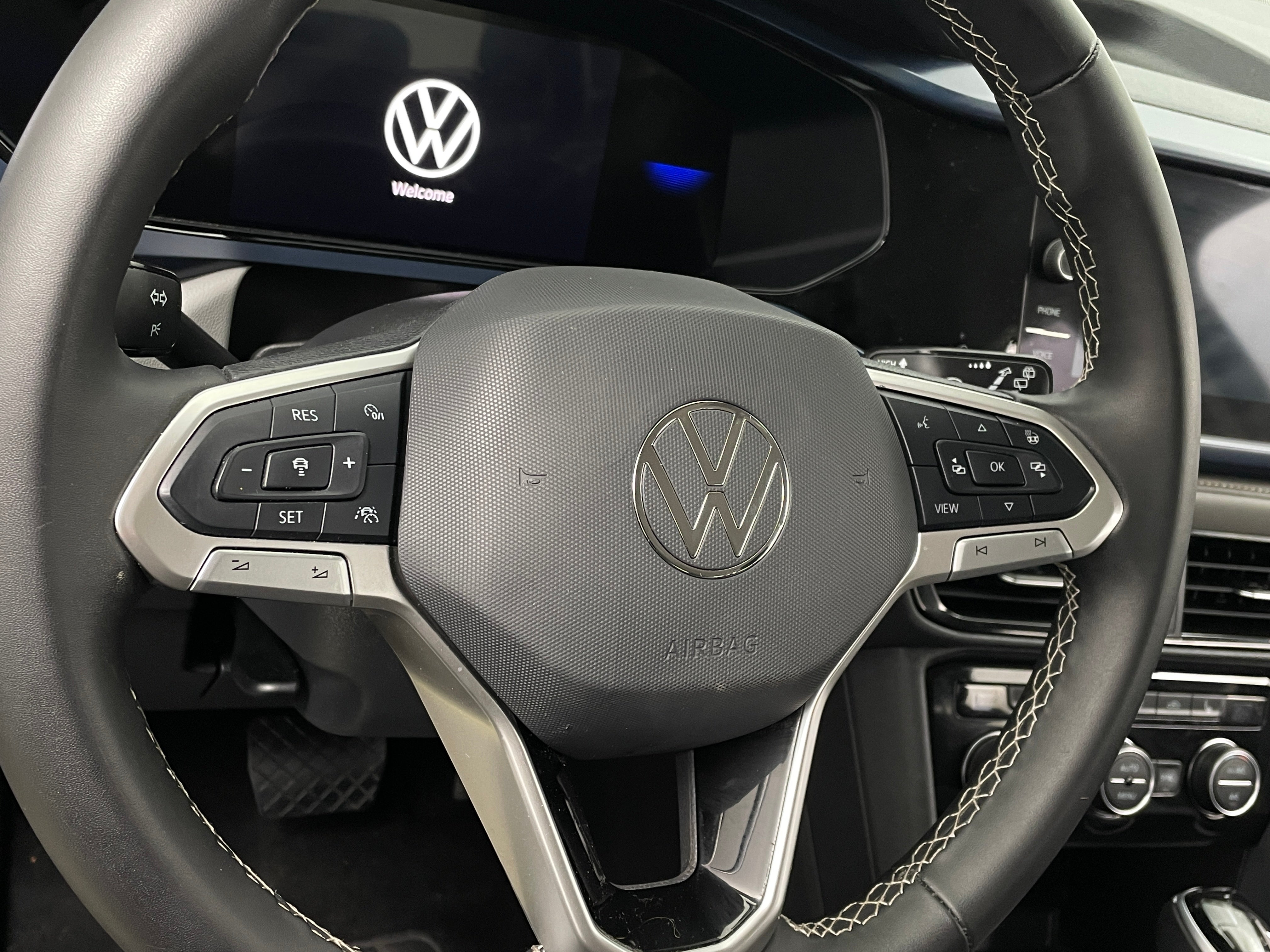2024 Volkswagen Taos SE 4
