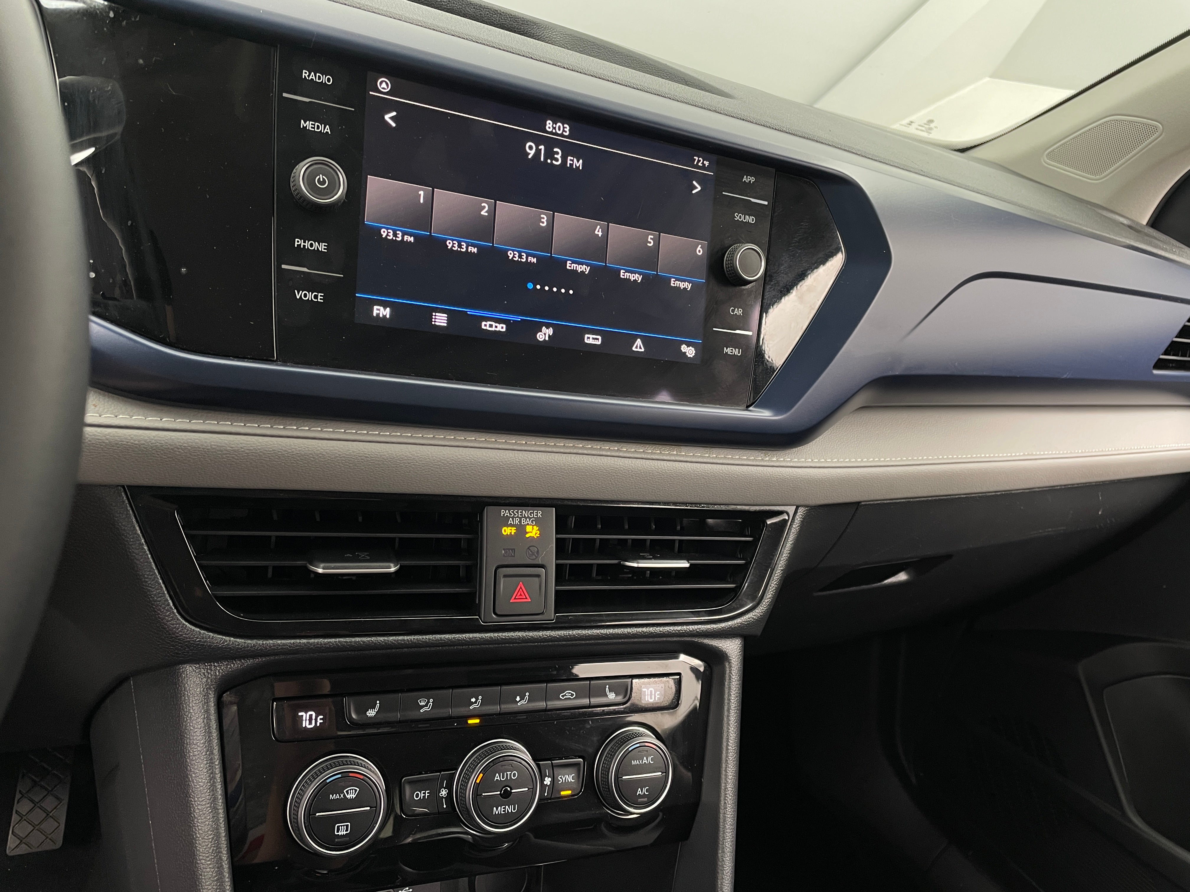 2024 Volkswagen Taos SE 3