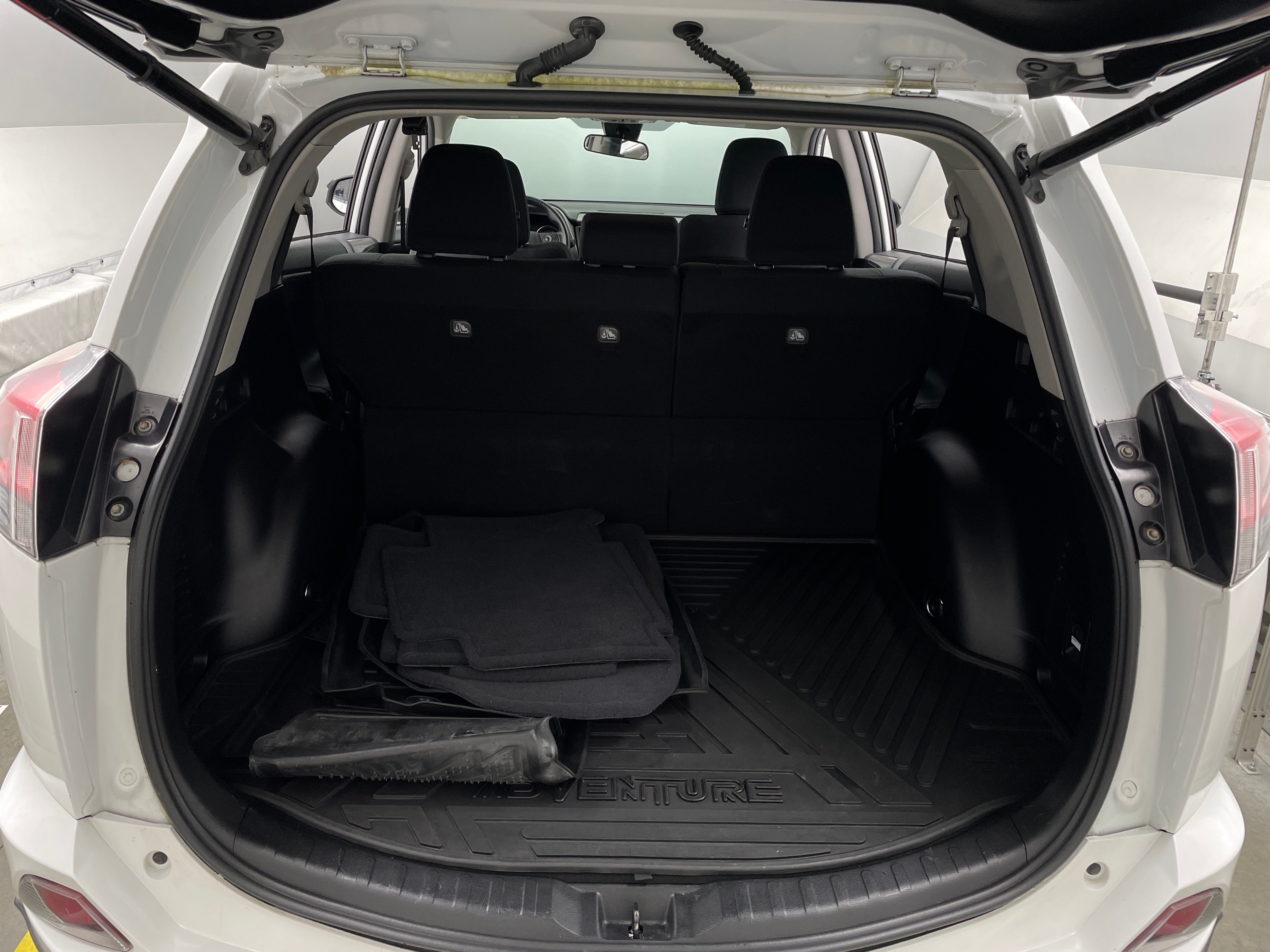2018 Toyota RAV4 Adventure 7