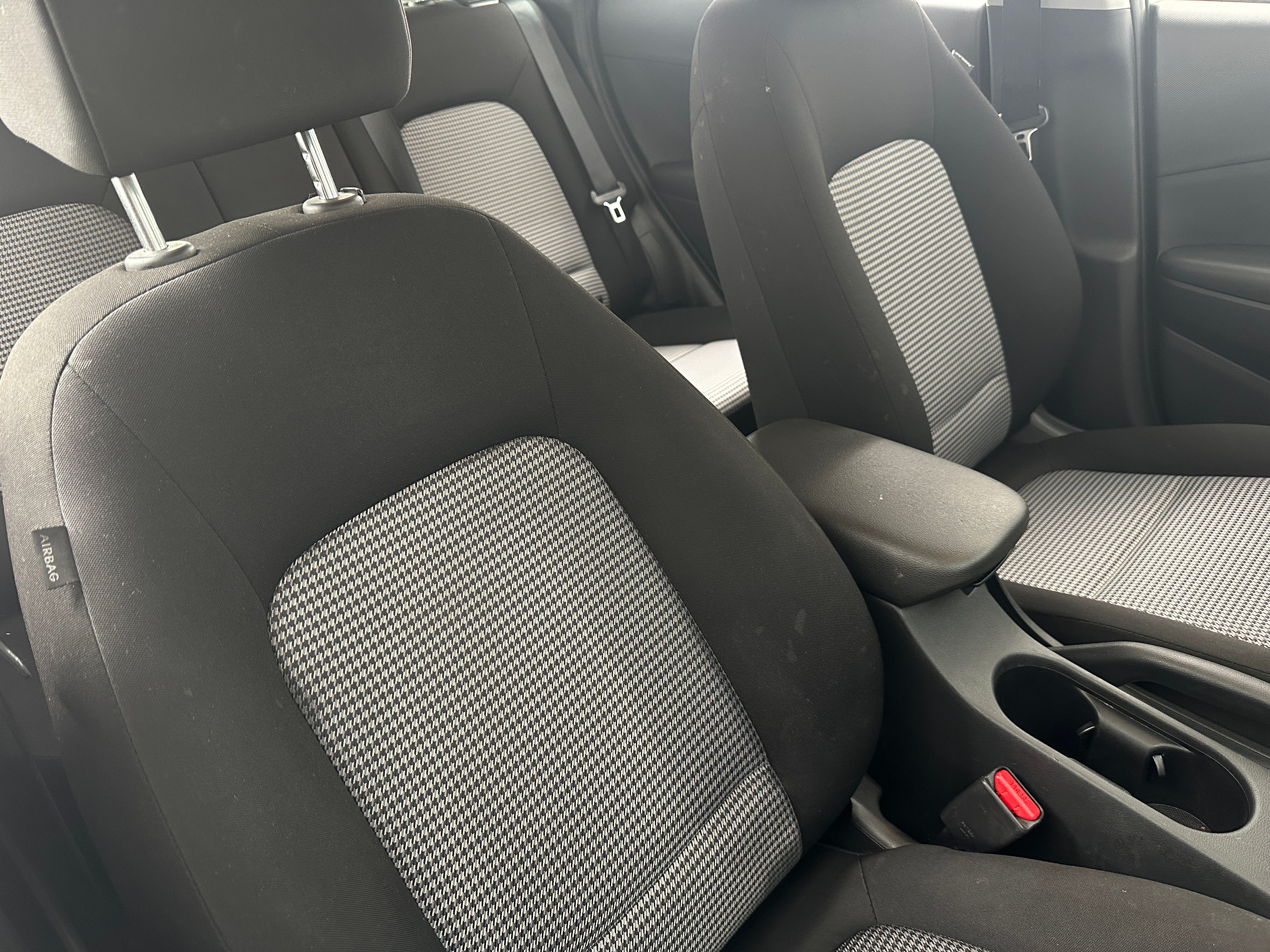 2023 Hyundai Kona SE 2