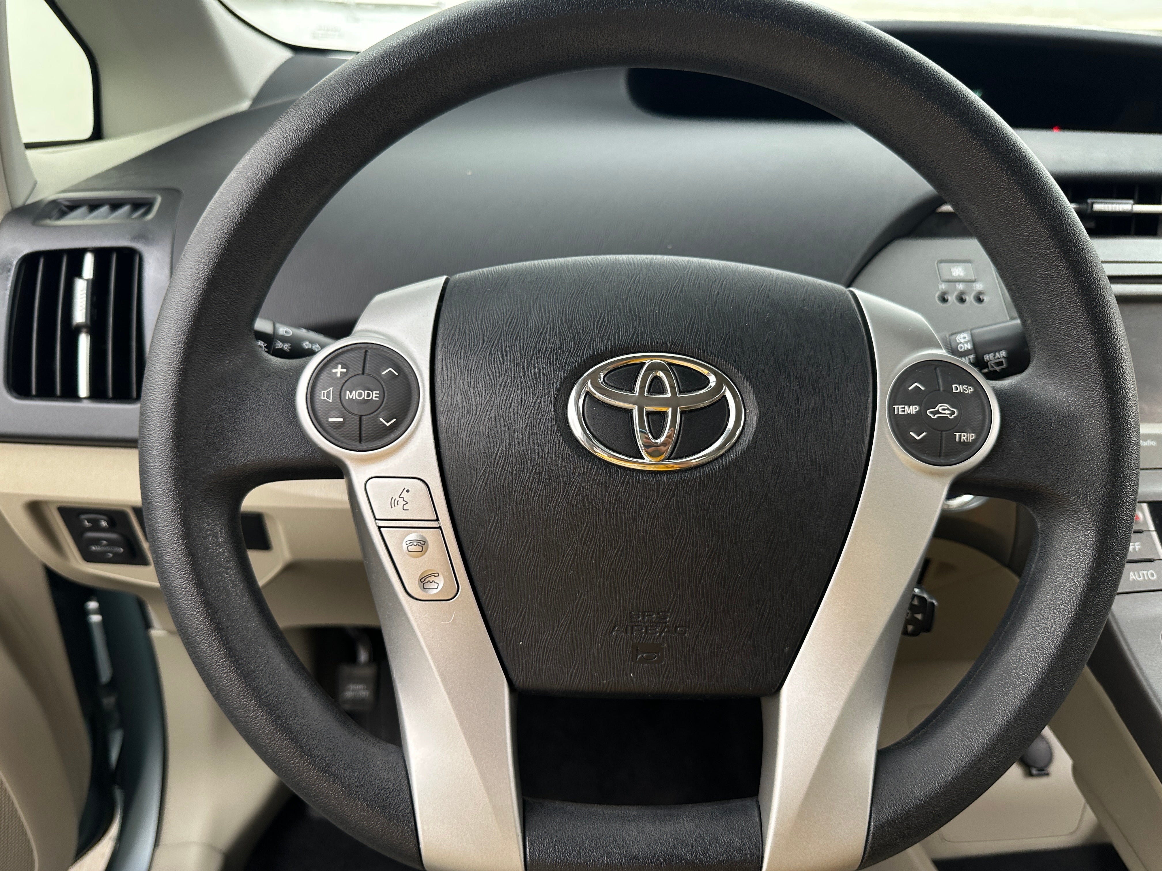 2014 Toyota Prius Three 5