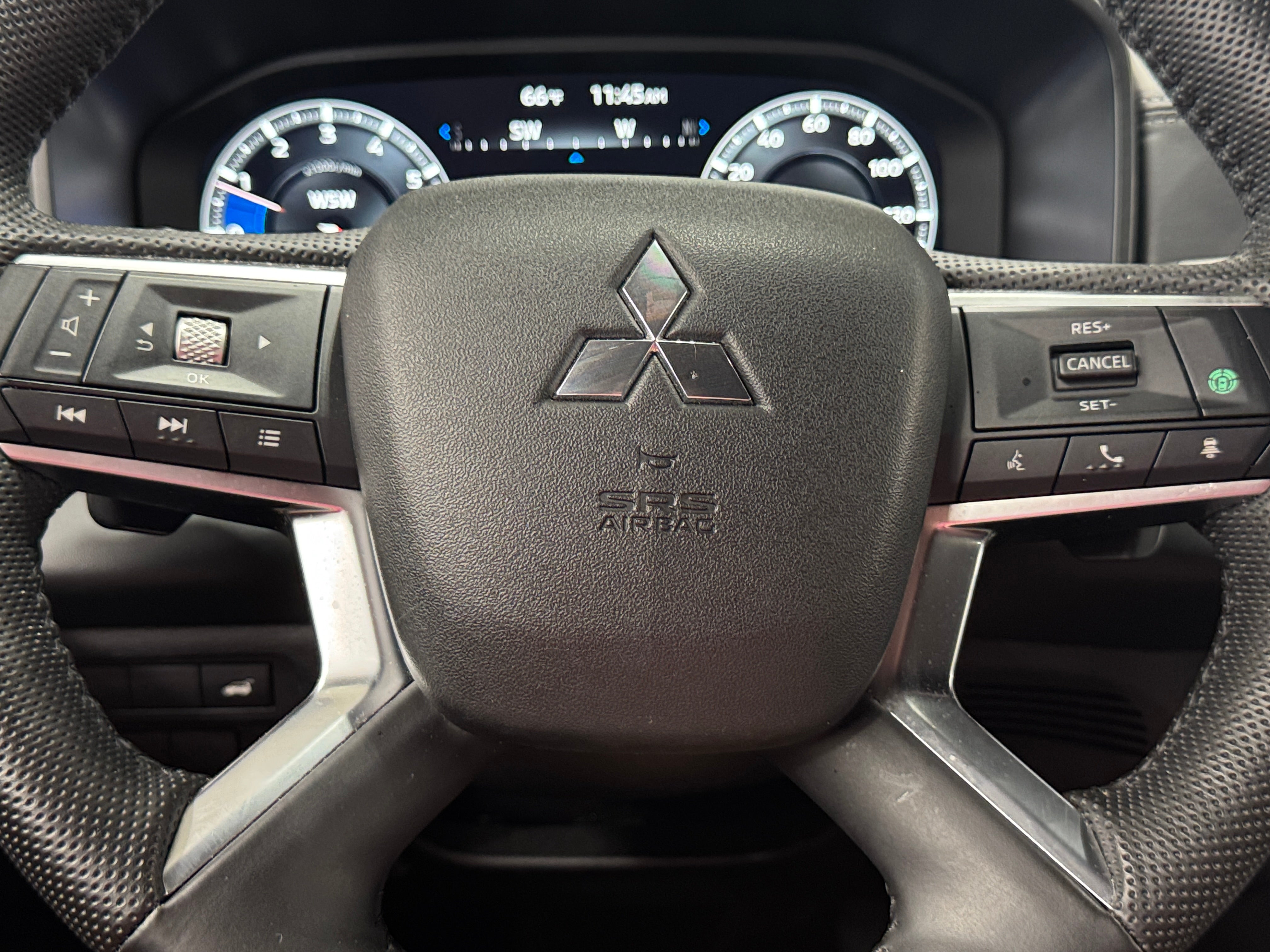 2023 Mitsubishi Outlander Black Edition 4