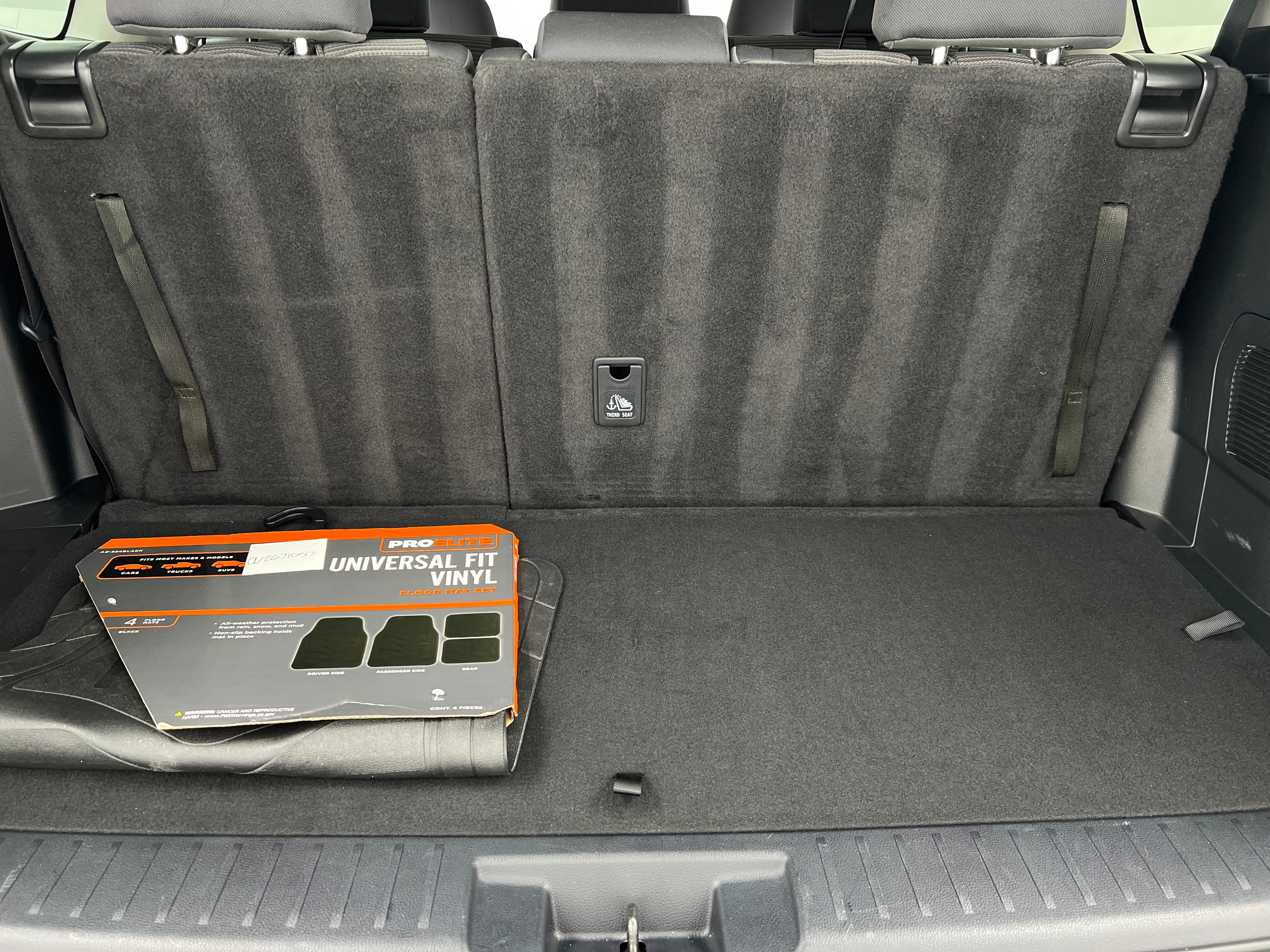 2023 Toyota Highlander LE 7