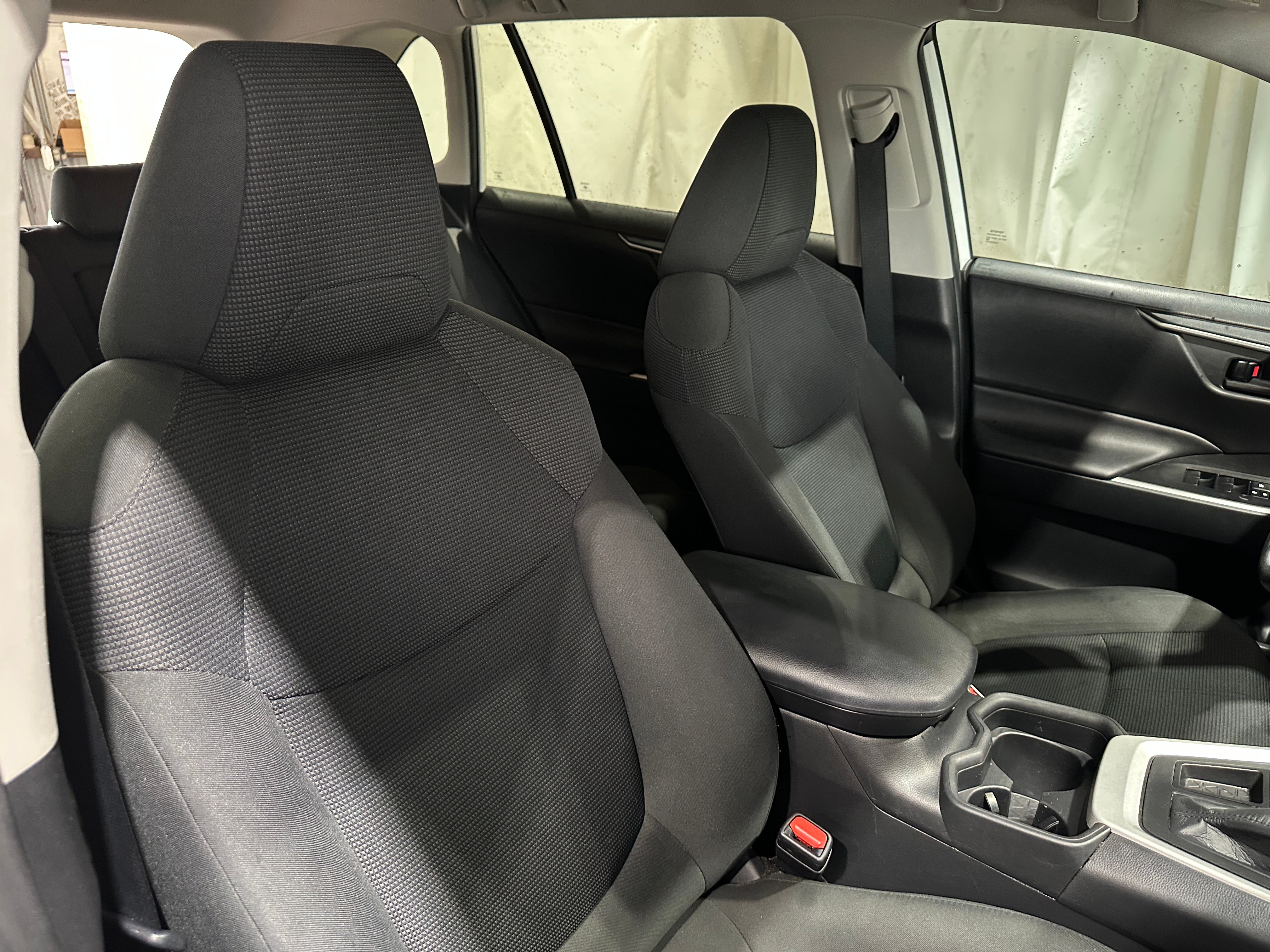 2019 Toyota RAV4 LE 2