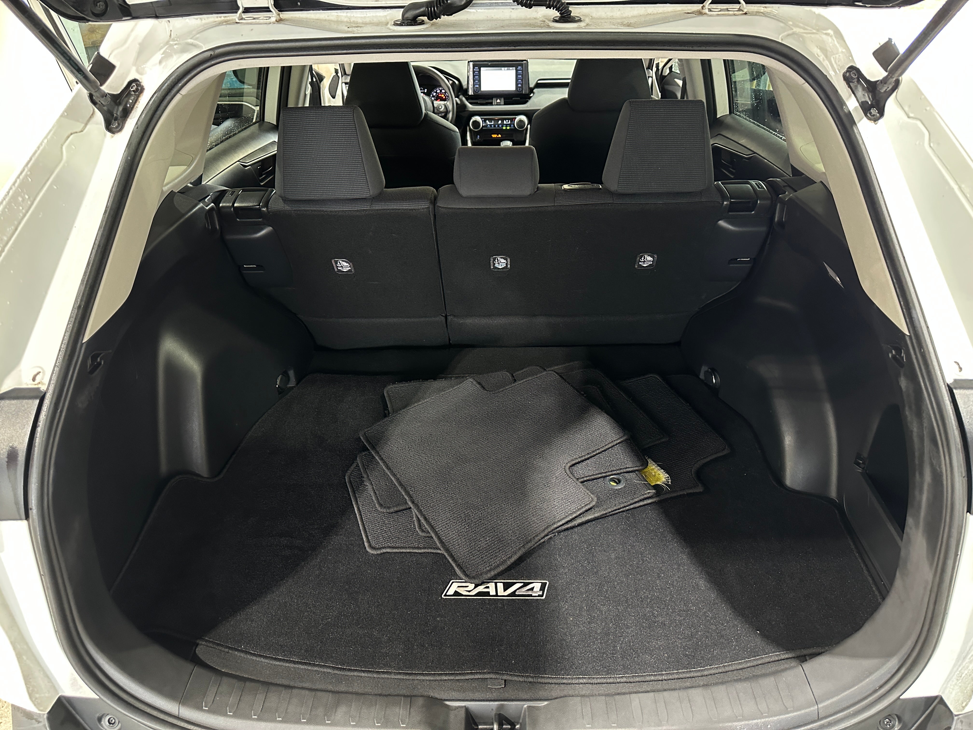 2019 Toyota RAV4 LE 7