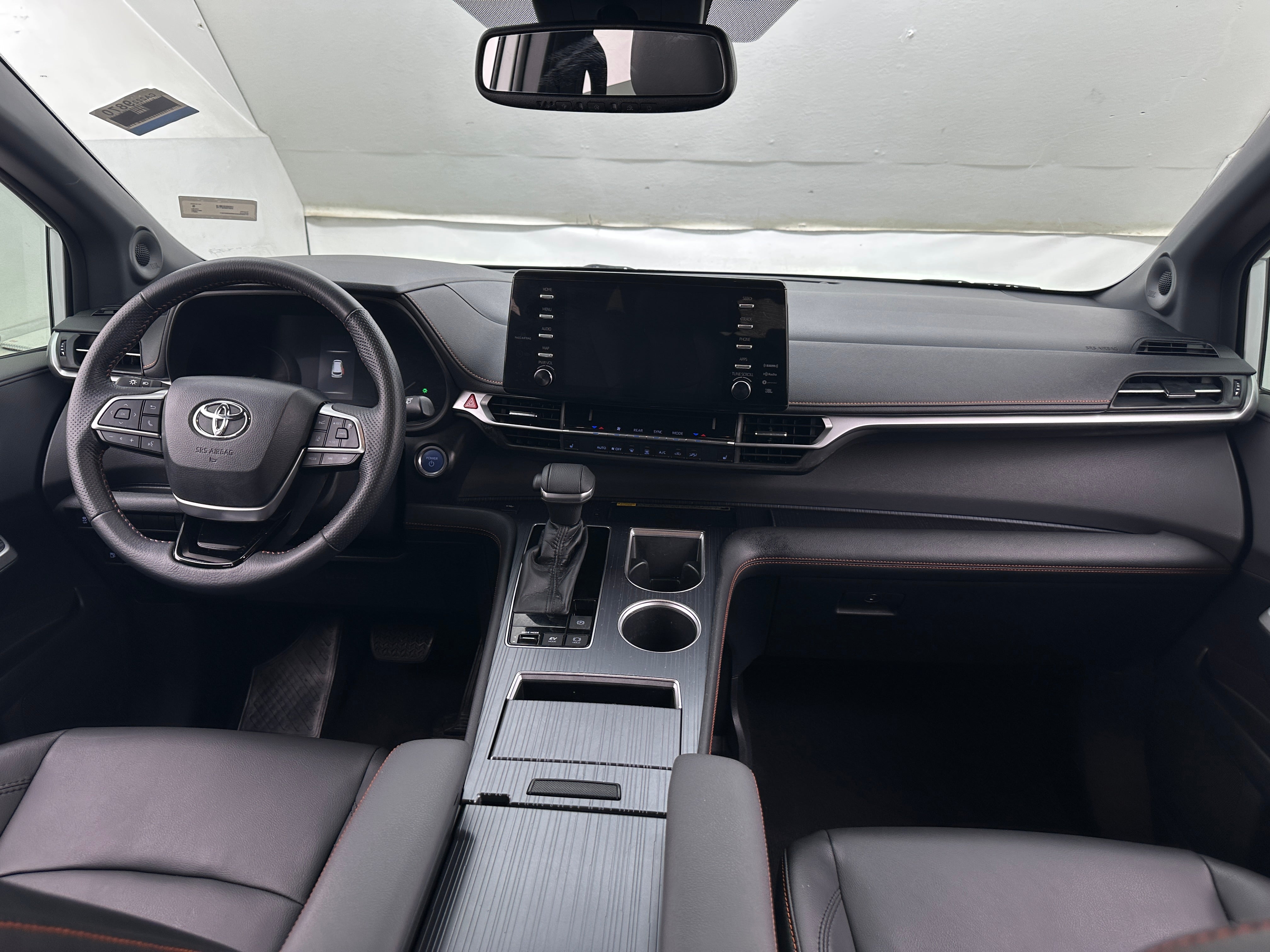 2021 Toyota Sienna XSE 2