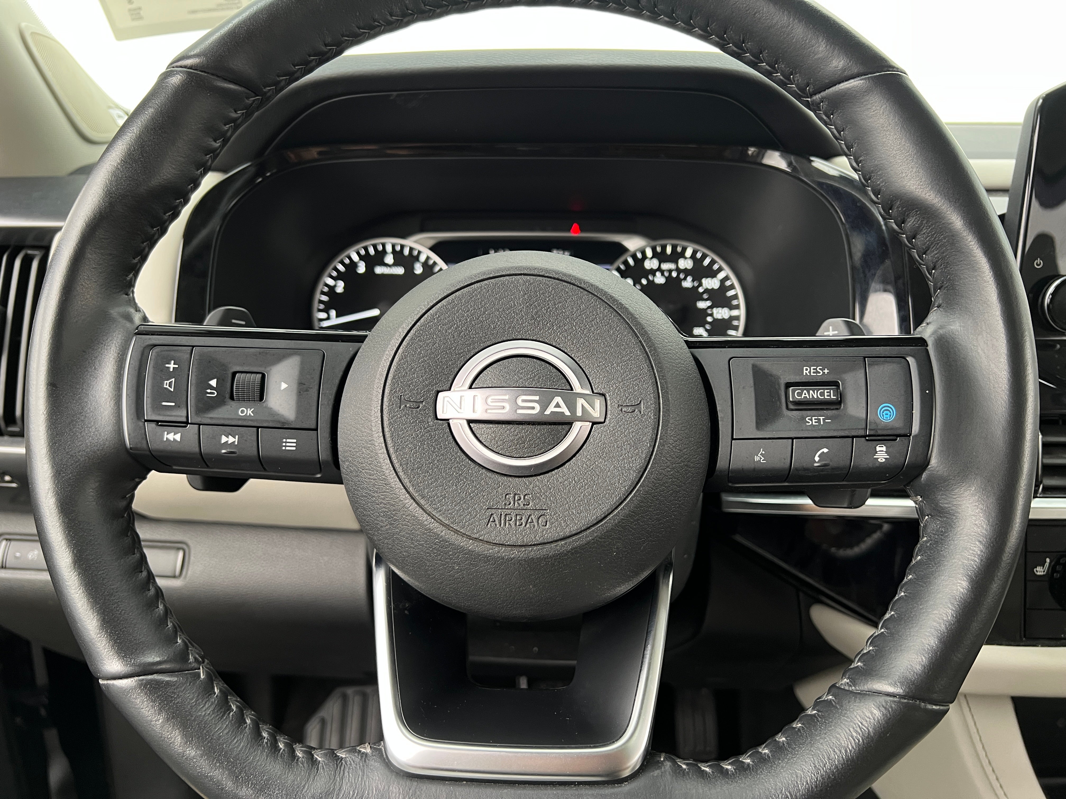 2024 Nissan Pathfinder SL 4