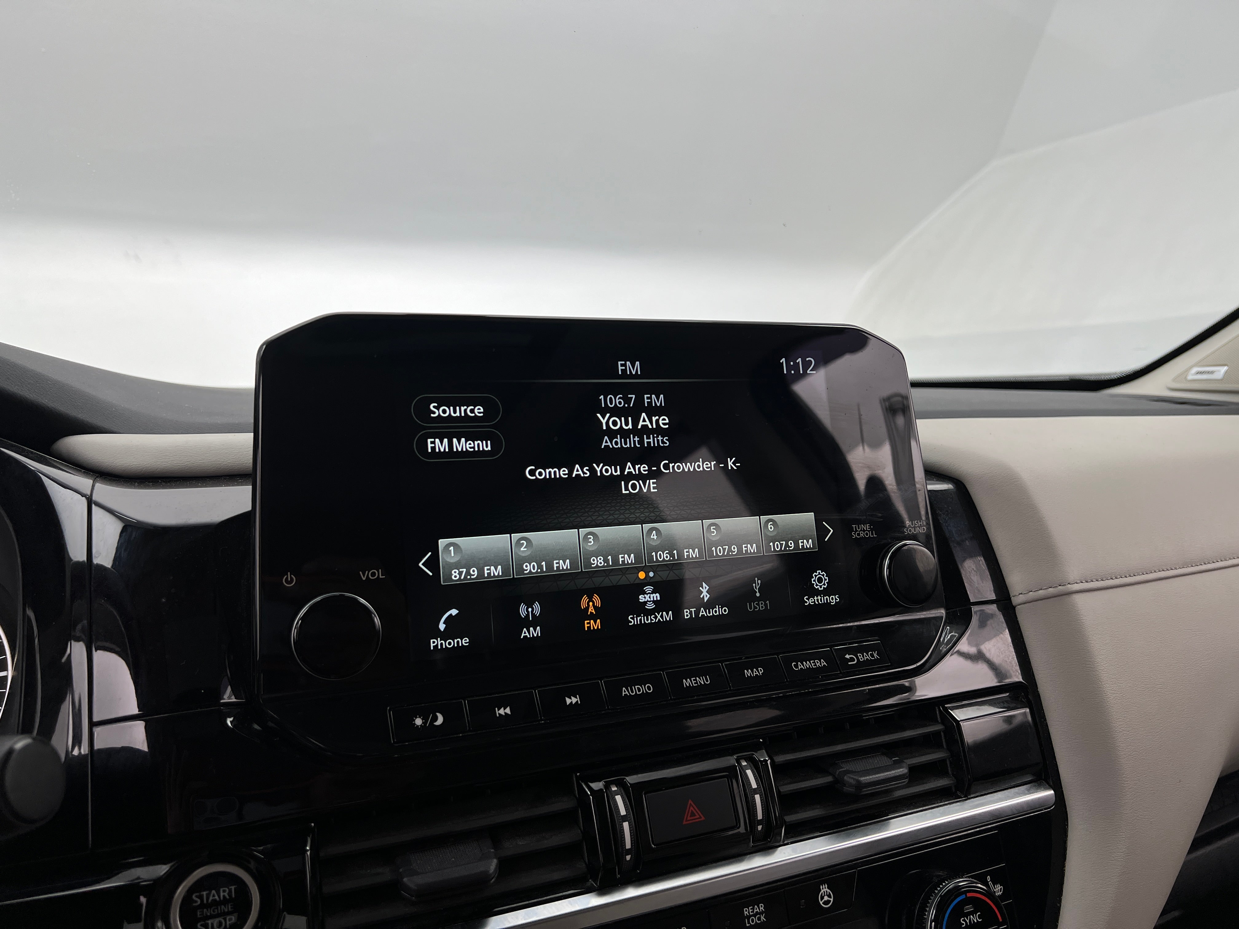 2024 Nissan Pathfinder SL 3