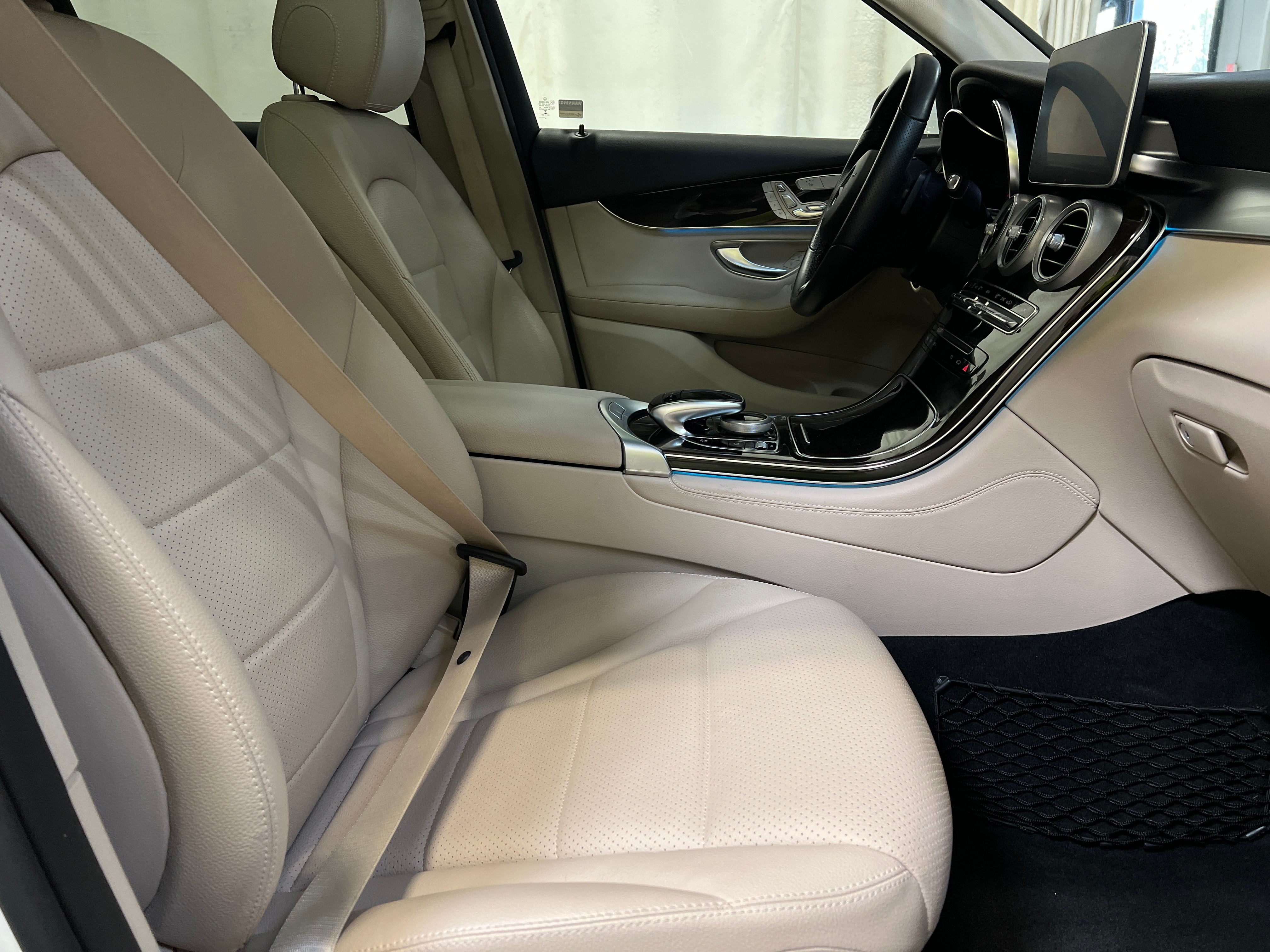 2017 Mercedes-Benz GLC 300 2