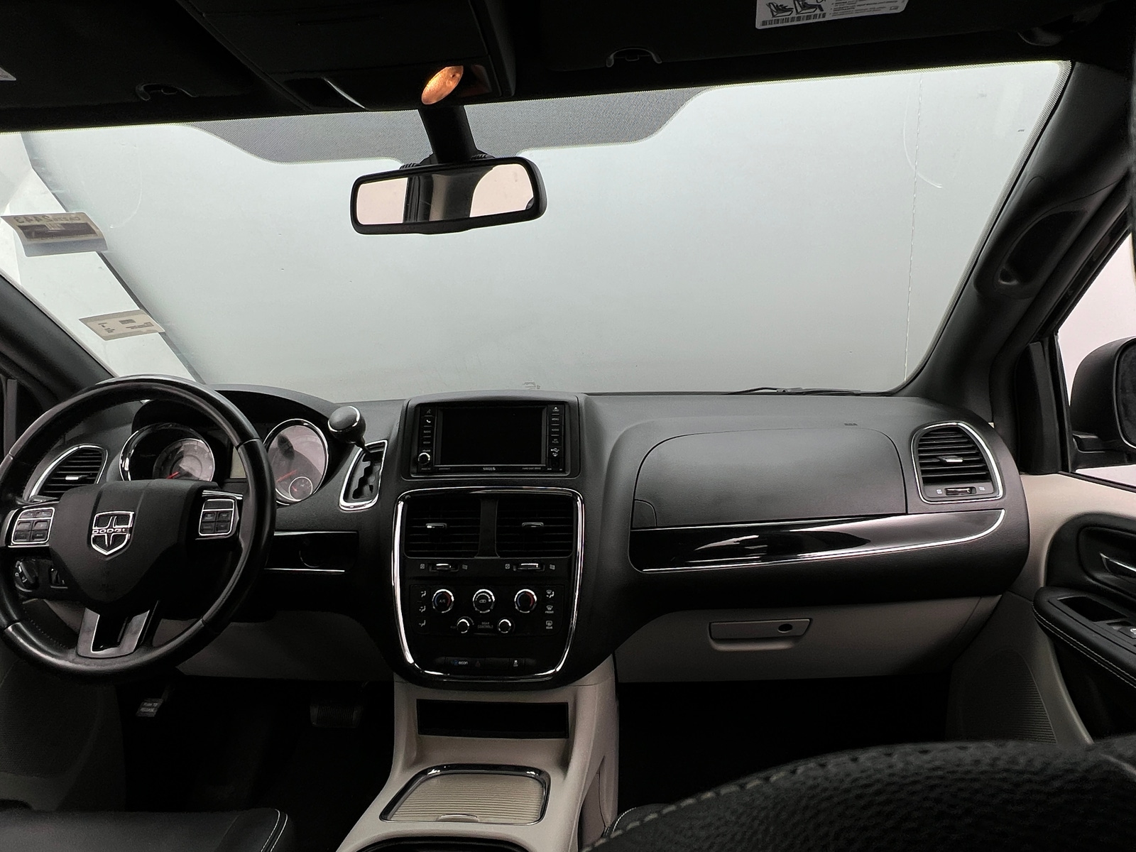 Thumbnail: 2019 Dodge Grand Caravan - 2