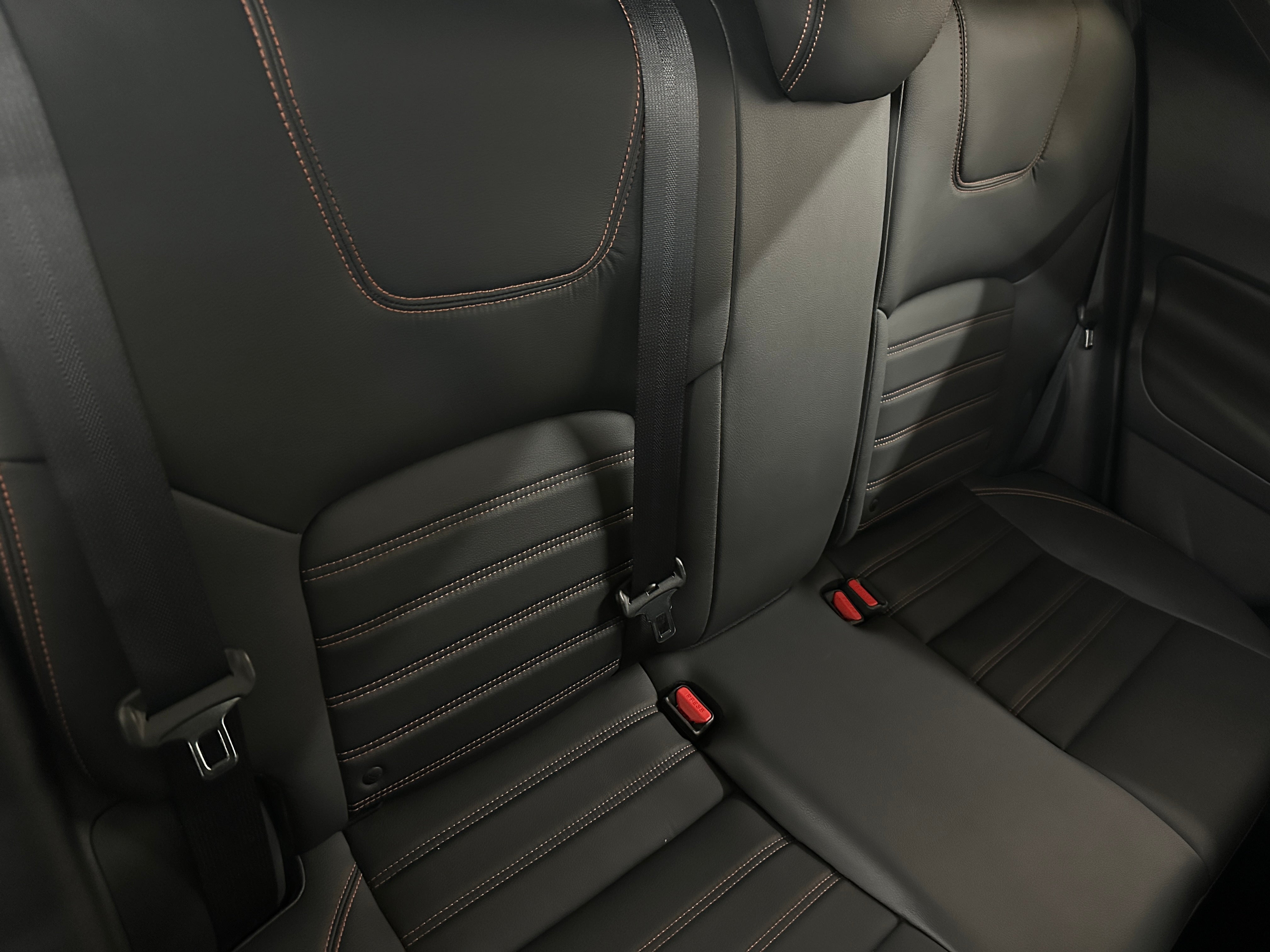 2019 Nissan Kicks SR 5