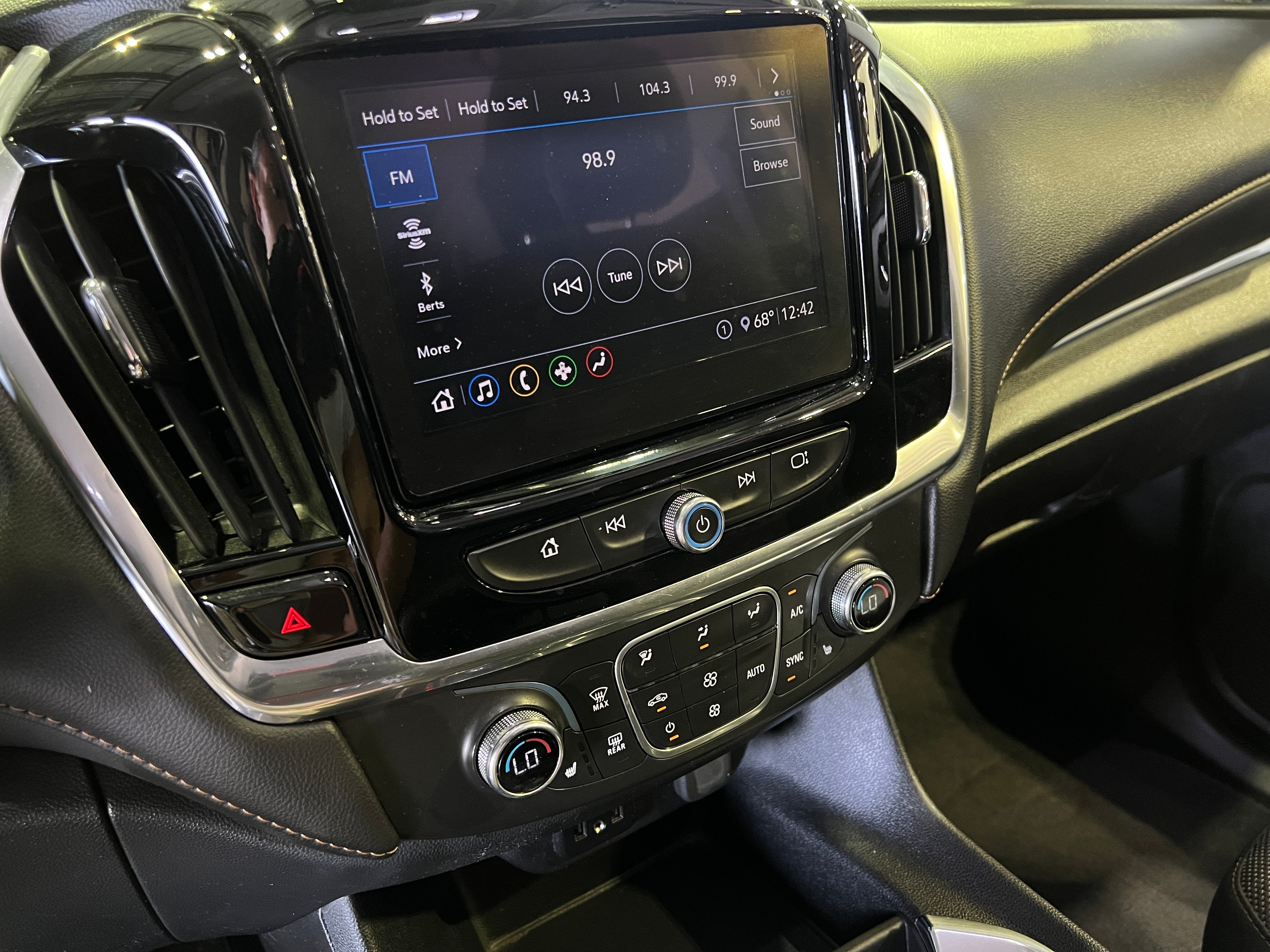 Thumbnail: 2020 Chevrolet Traverse - 4