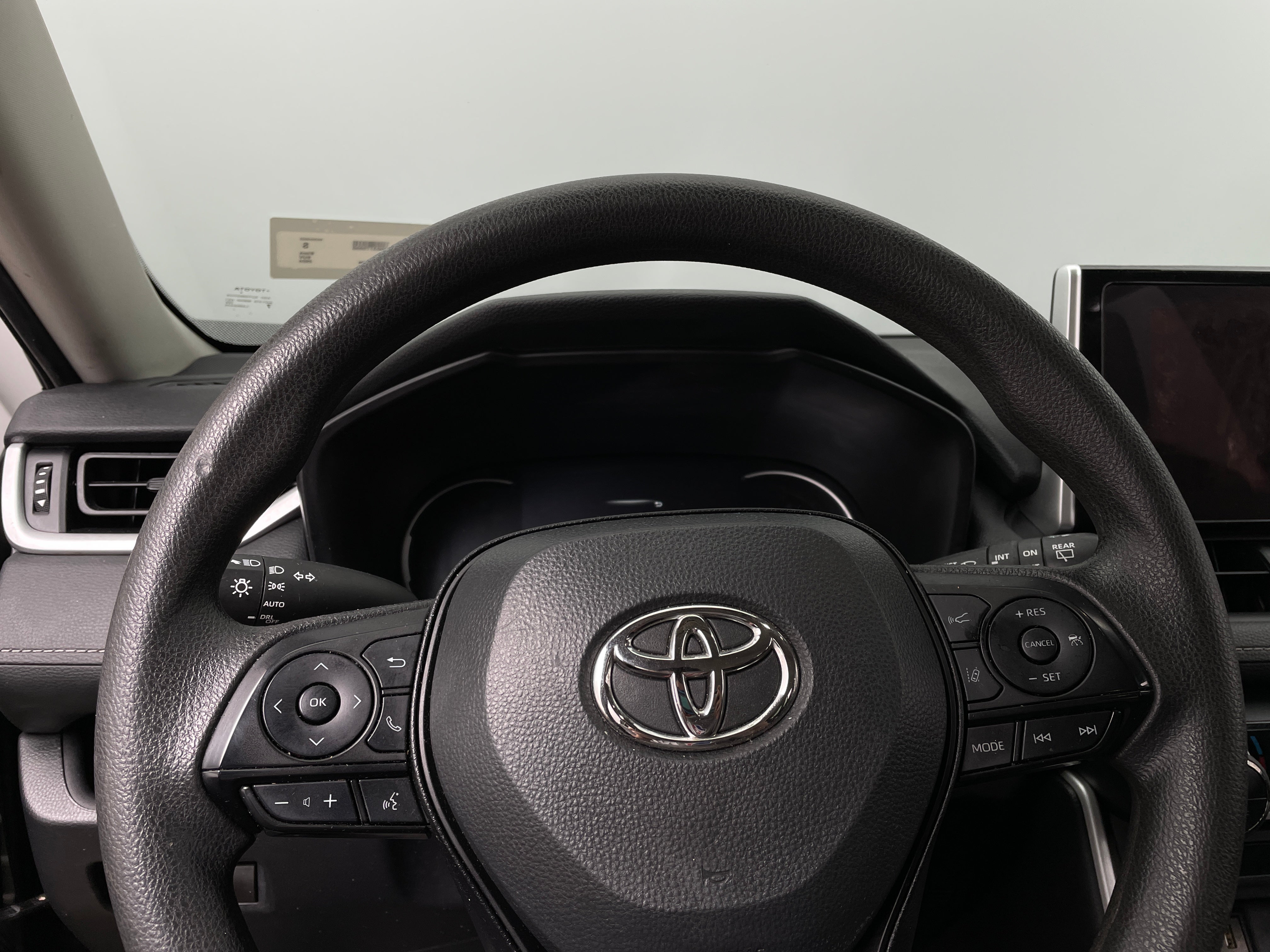 2024 Toyota RAV4 XLE 5