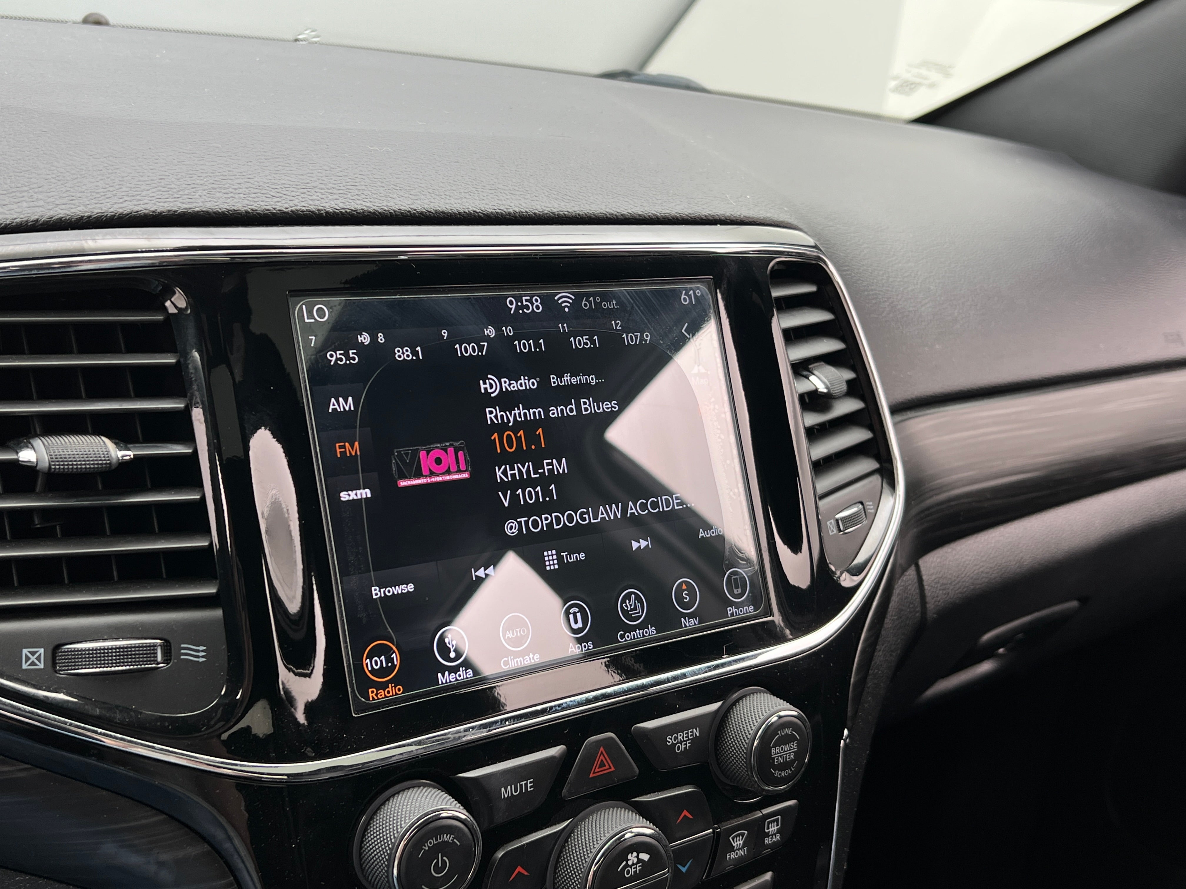 2019 Jeep Grand Cherokee Altitude 4