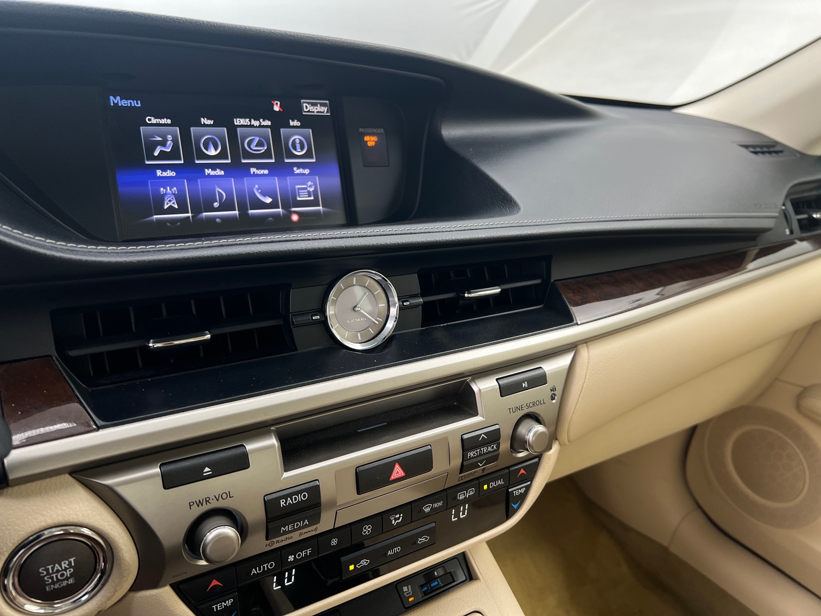 Thumbnail: 2015 Lexus ES - 3
