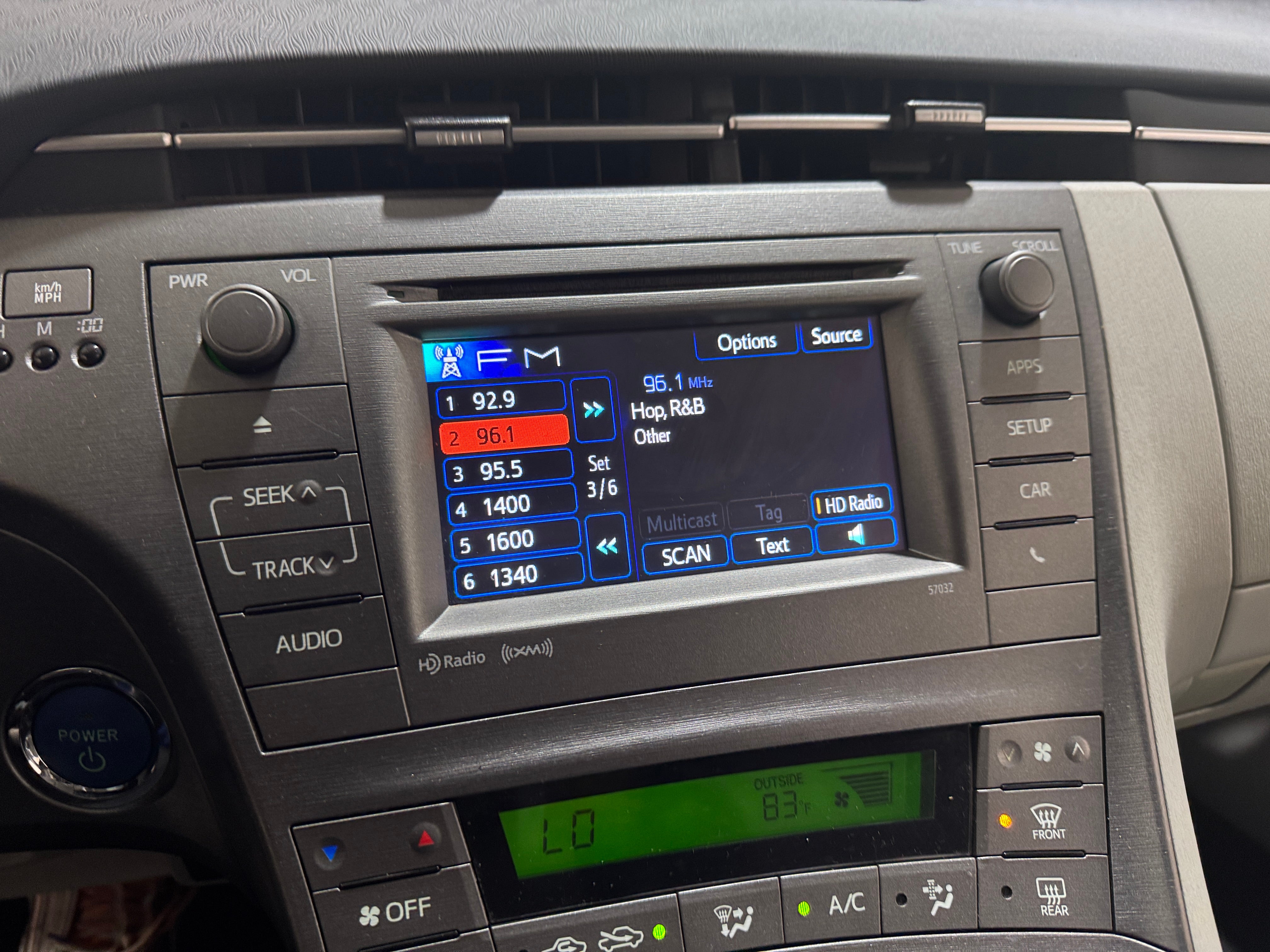 2014 Toyota Prius Three 4