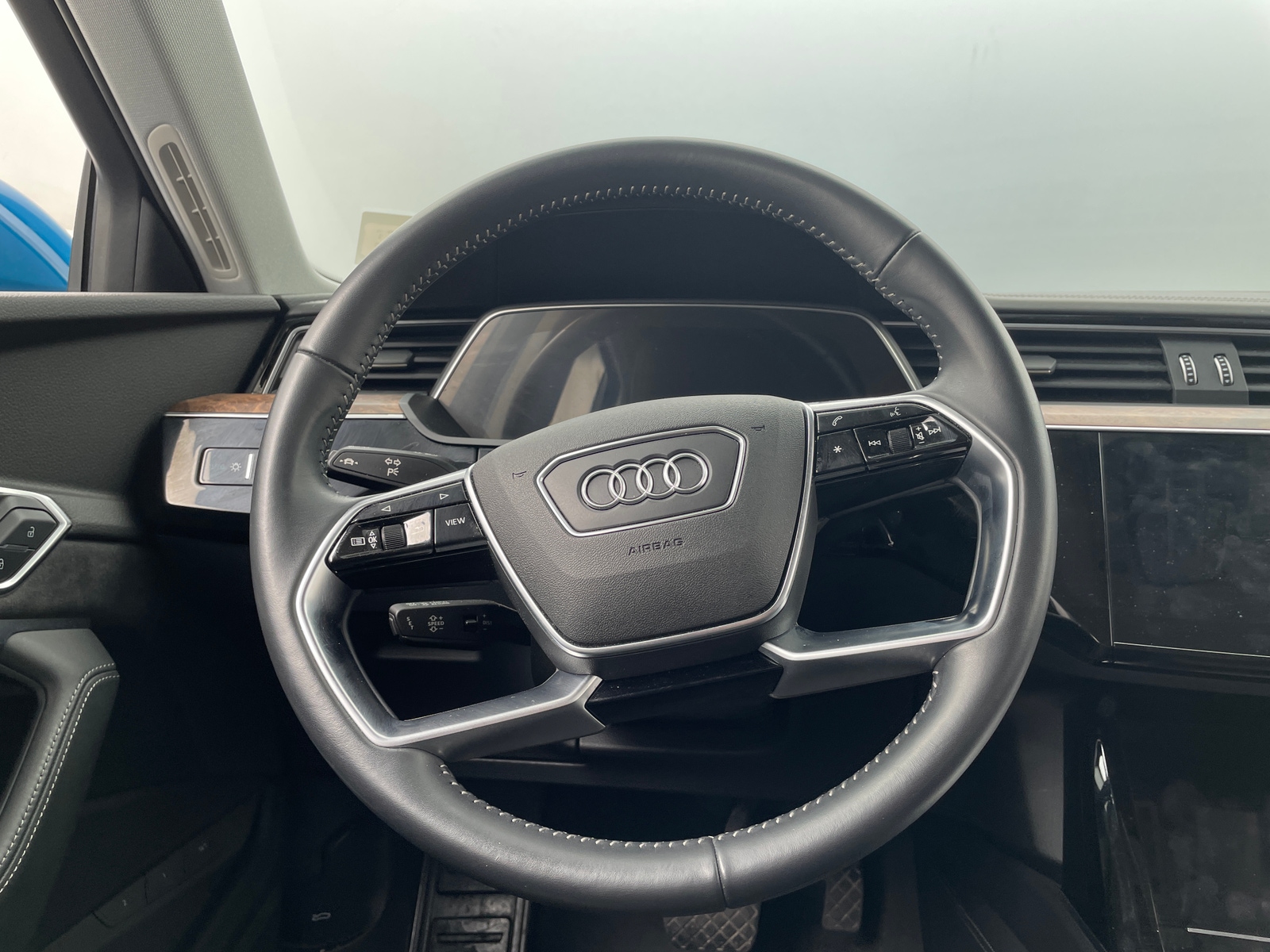 Thumbnail: 2019 Audi e-tron - 4