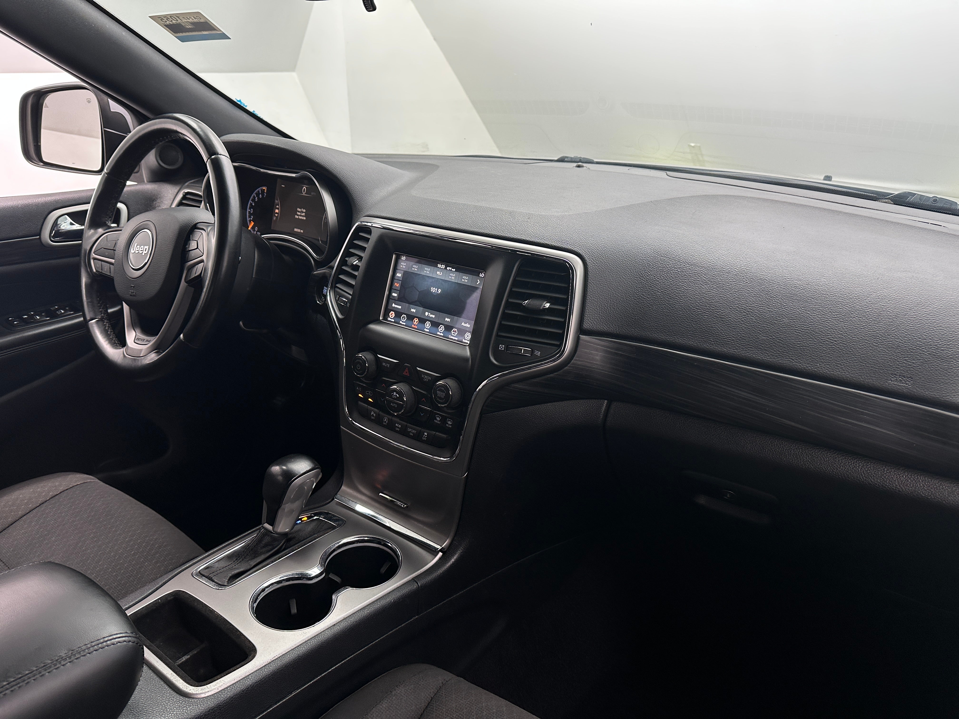 2020 Jeep Grand Cherokee Laredo 3
