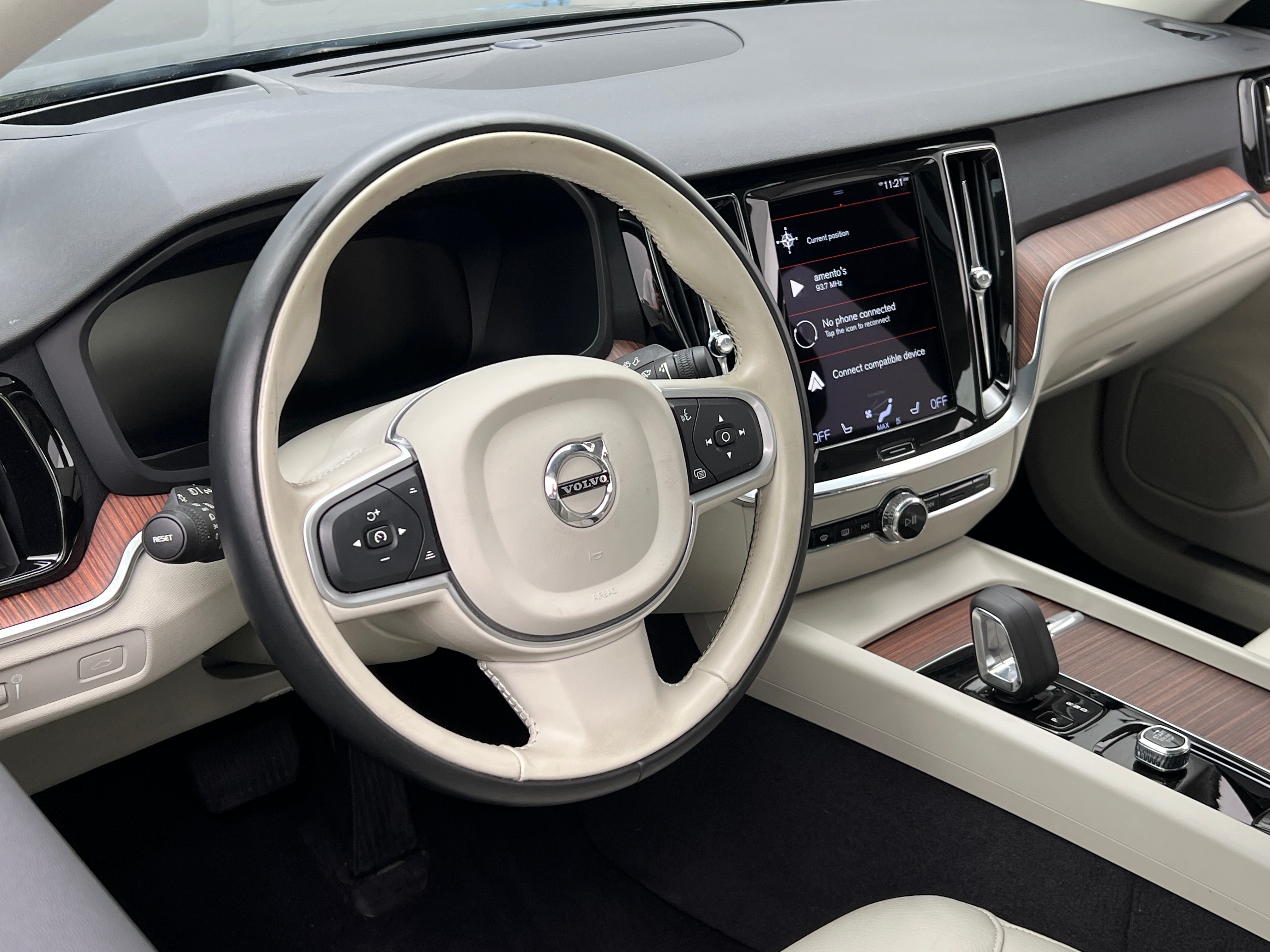 2022 Volvo S60 B5 Momentum 4